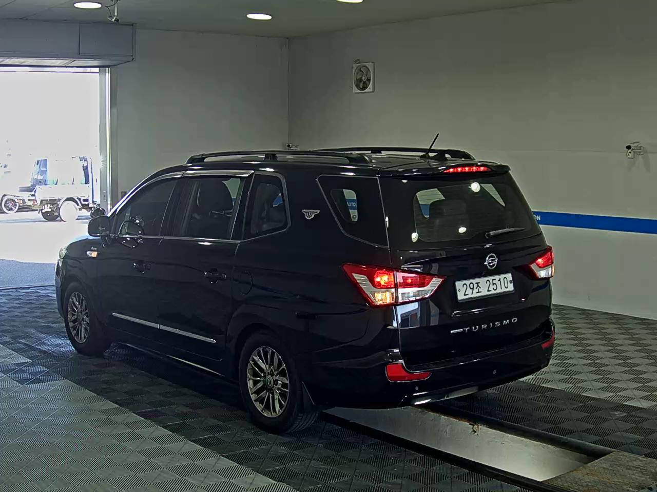 KG MOBILITY (SSANGYONG) KORANDO TOURISMO 2.0 4WD 9-SEATER EXTREME 2015 - zdjęcie 6