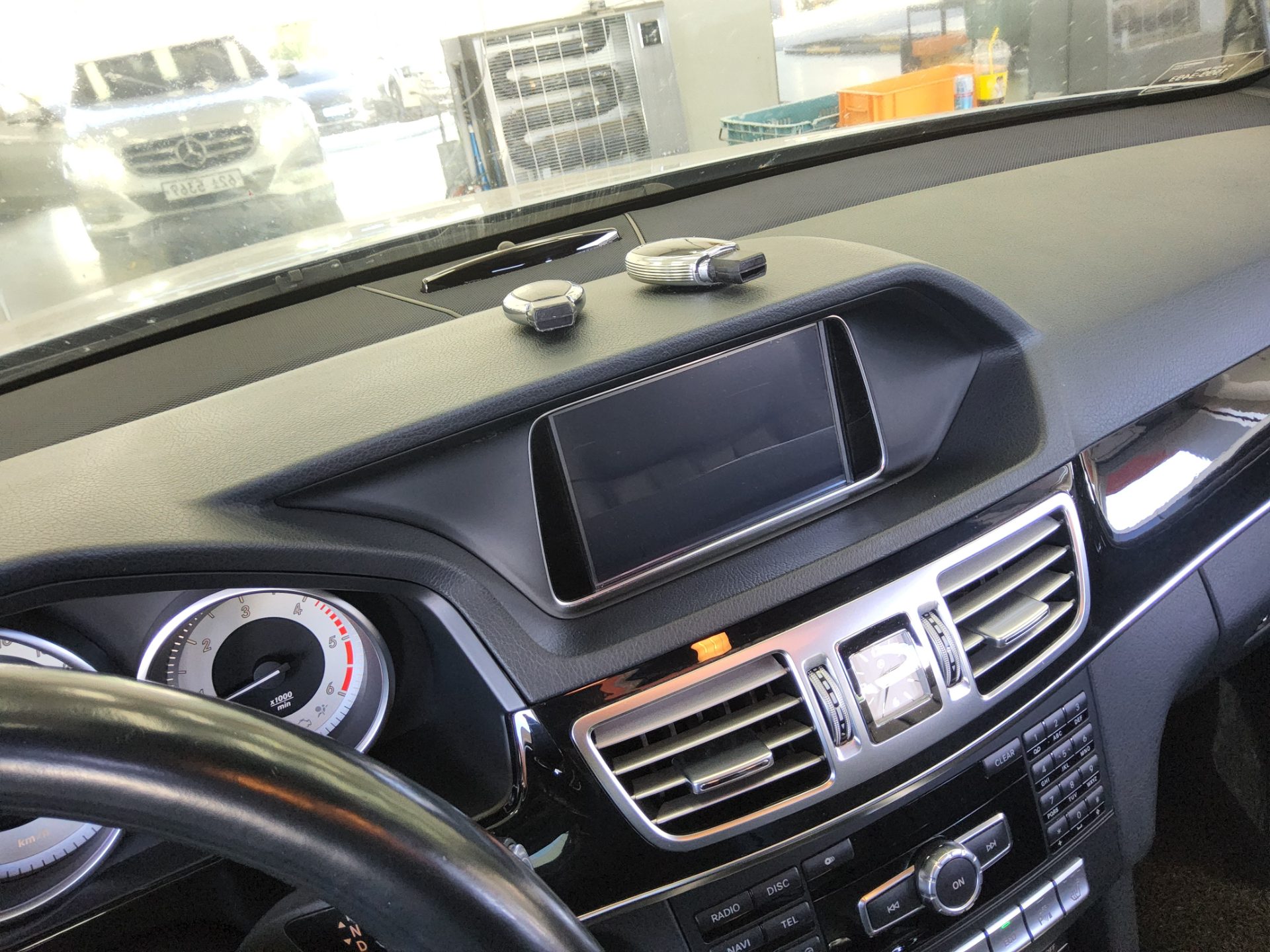 MERCEDES-BENZ E-CLASS (4TH GEN) E250 CDI 4MATIC 2014 - zdjęcie 17