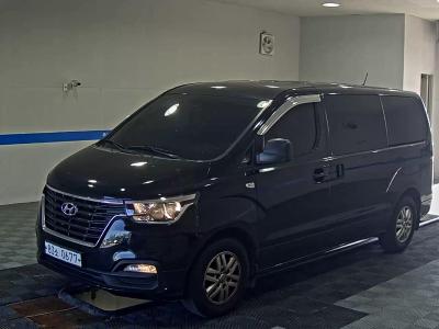HYUNDAI THE NEW GRAND STAREX 3-SEATER DIESEL VAN SMART