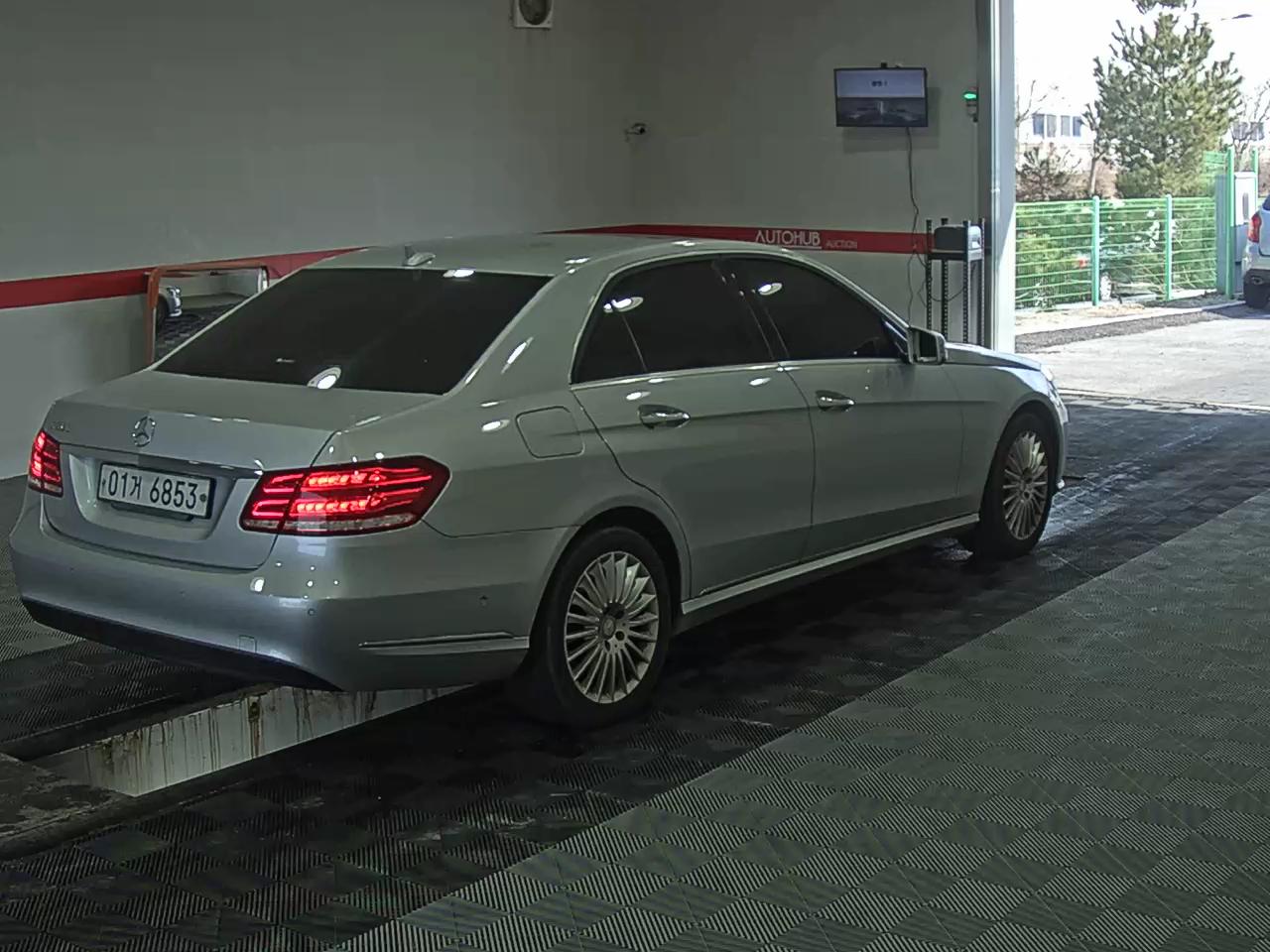 Mercedes-Benz E-Class 2014 - Image 4