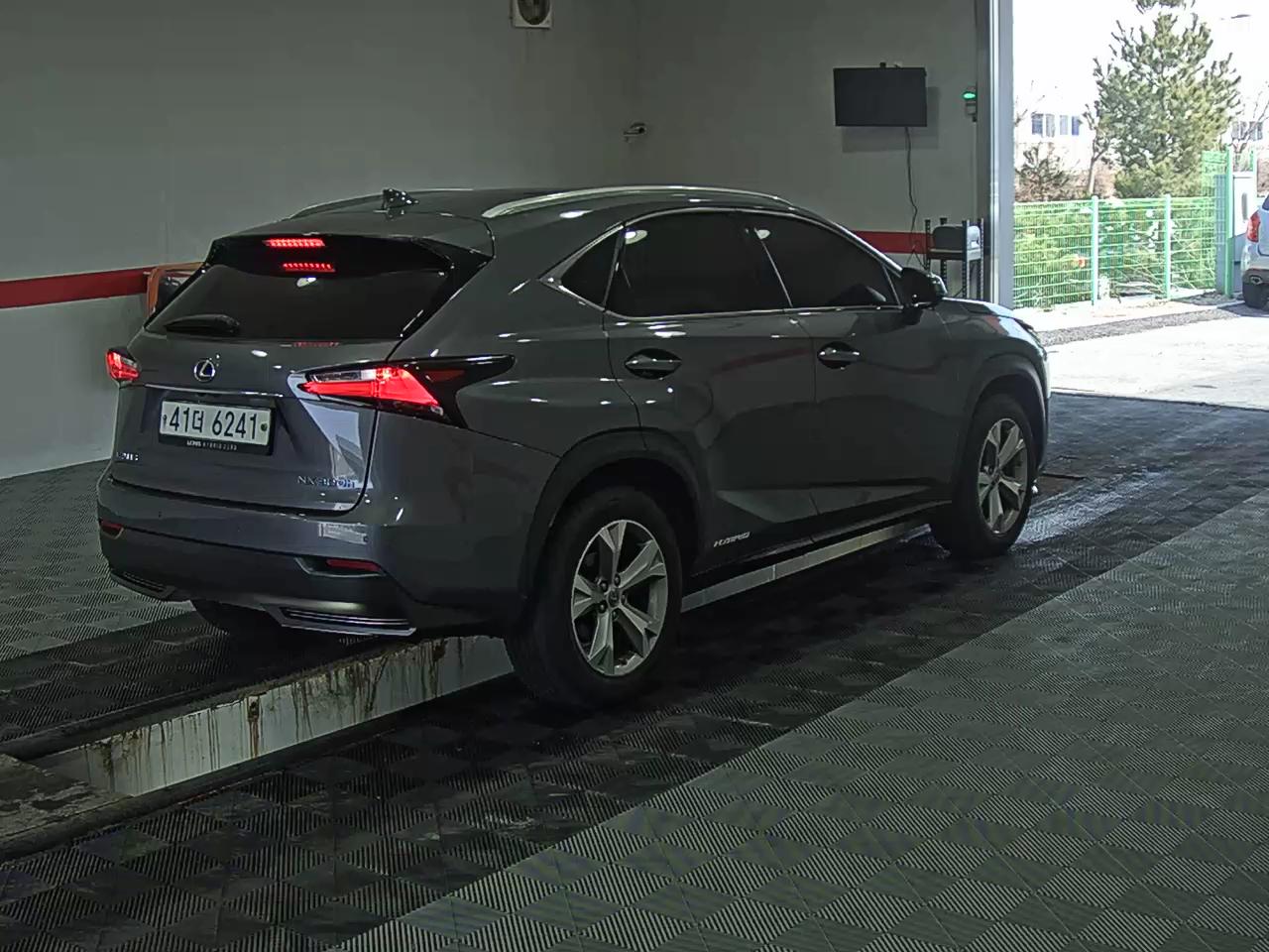 LEXUS NX - 4