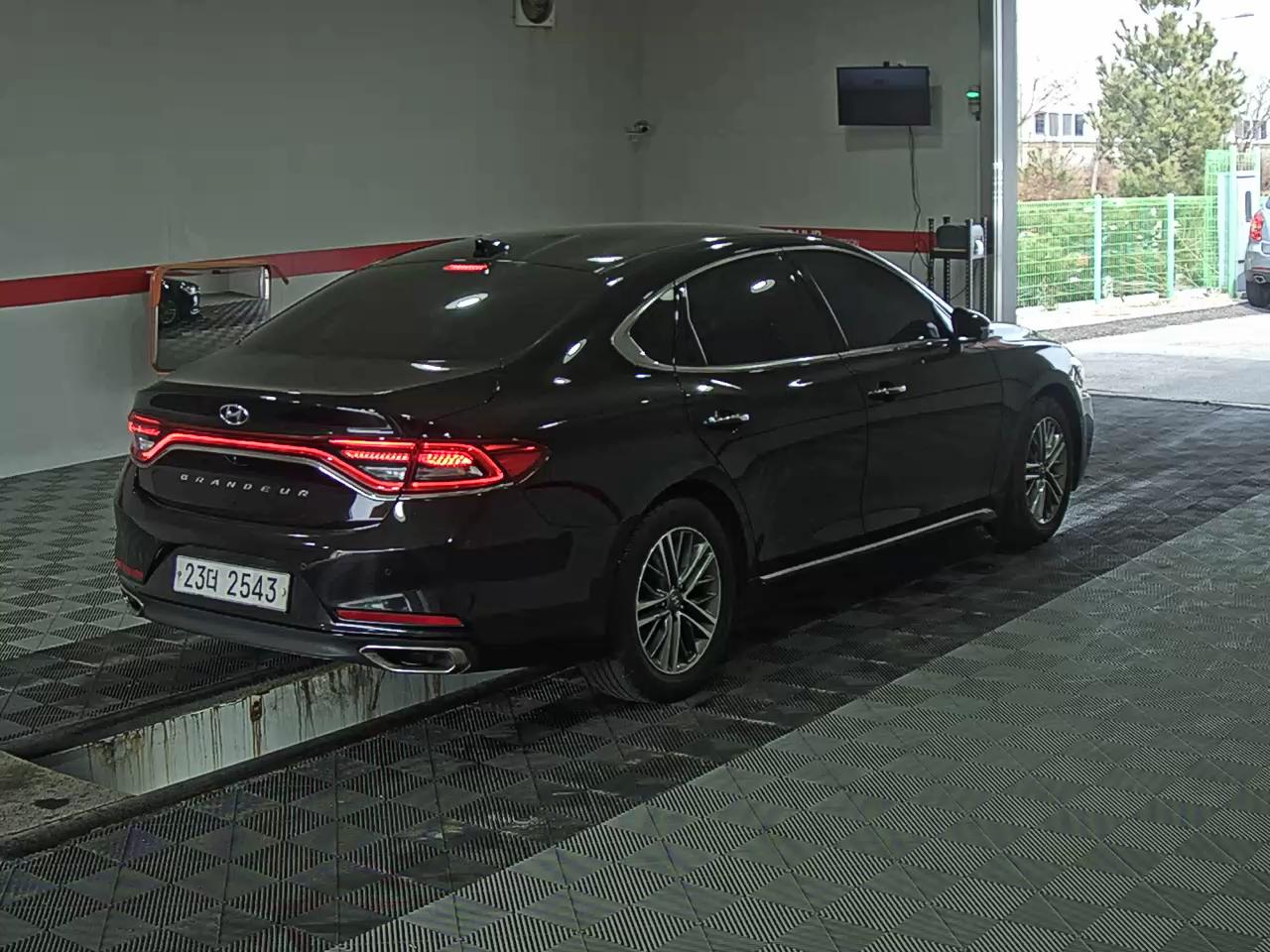 Hyundai Grandeur - 4