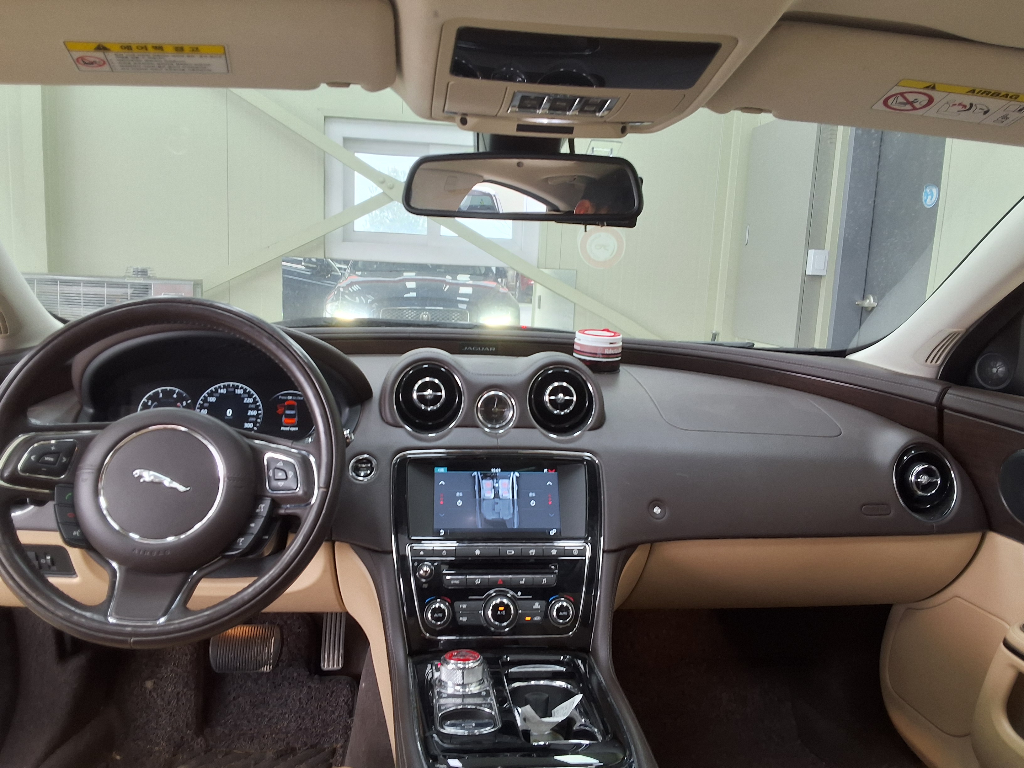 Jaguar Jaguar 2016 - Image 19