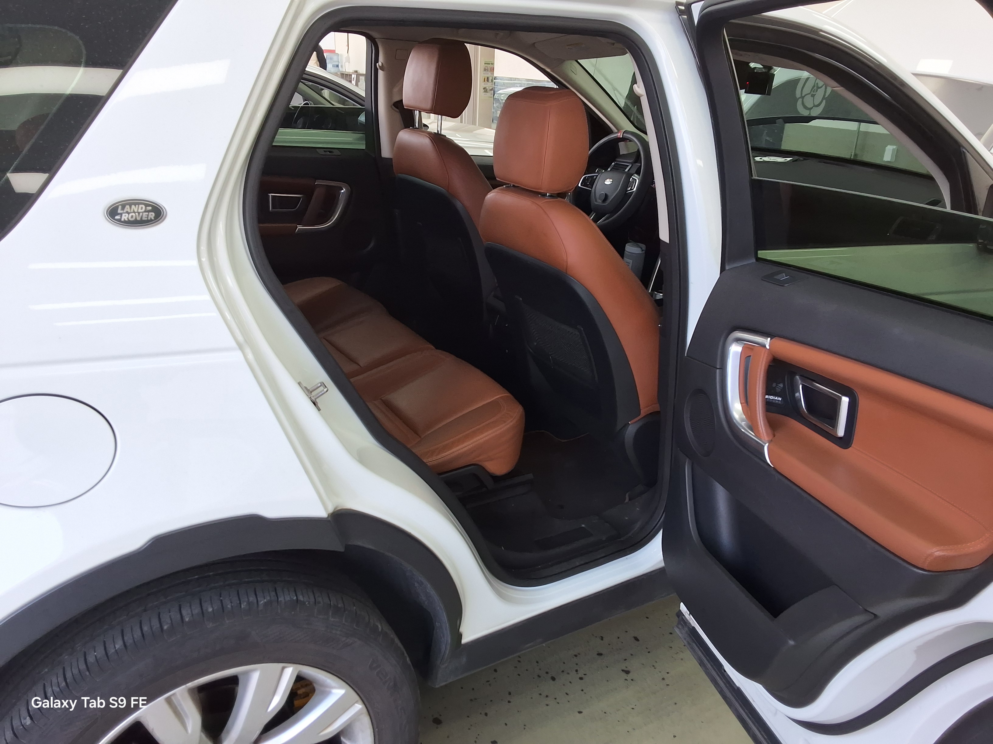 Land Rover Discovery 2016 - Image 12