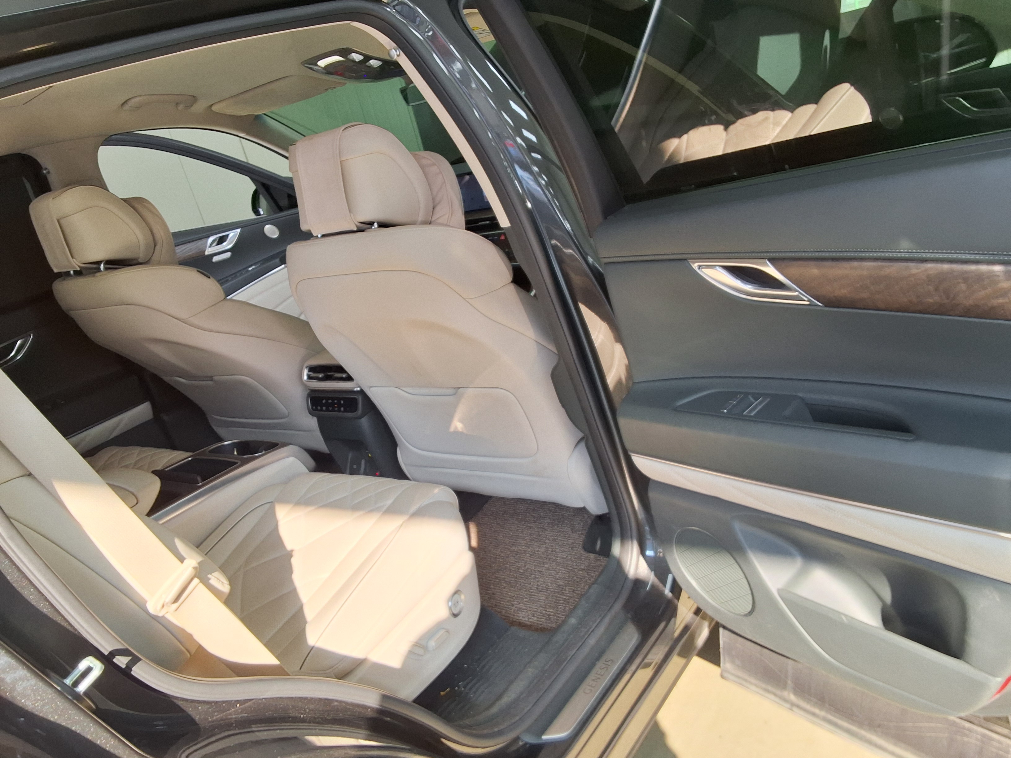 Hyundai Genesis 2024 - Image 12