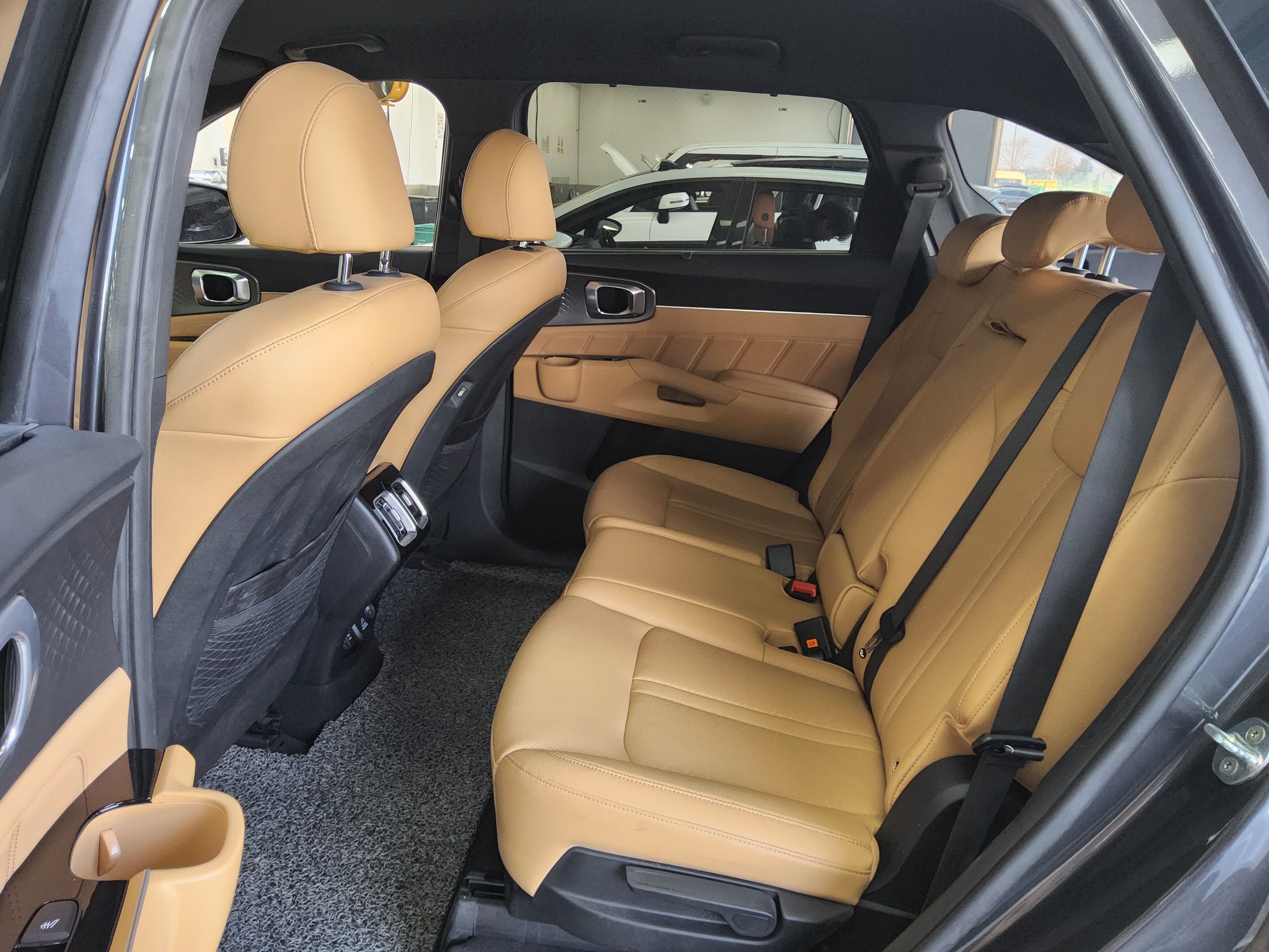 Kia Sorento (New Shape) - 11