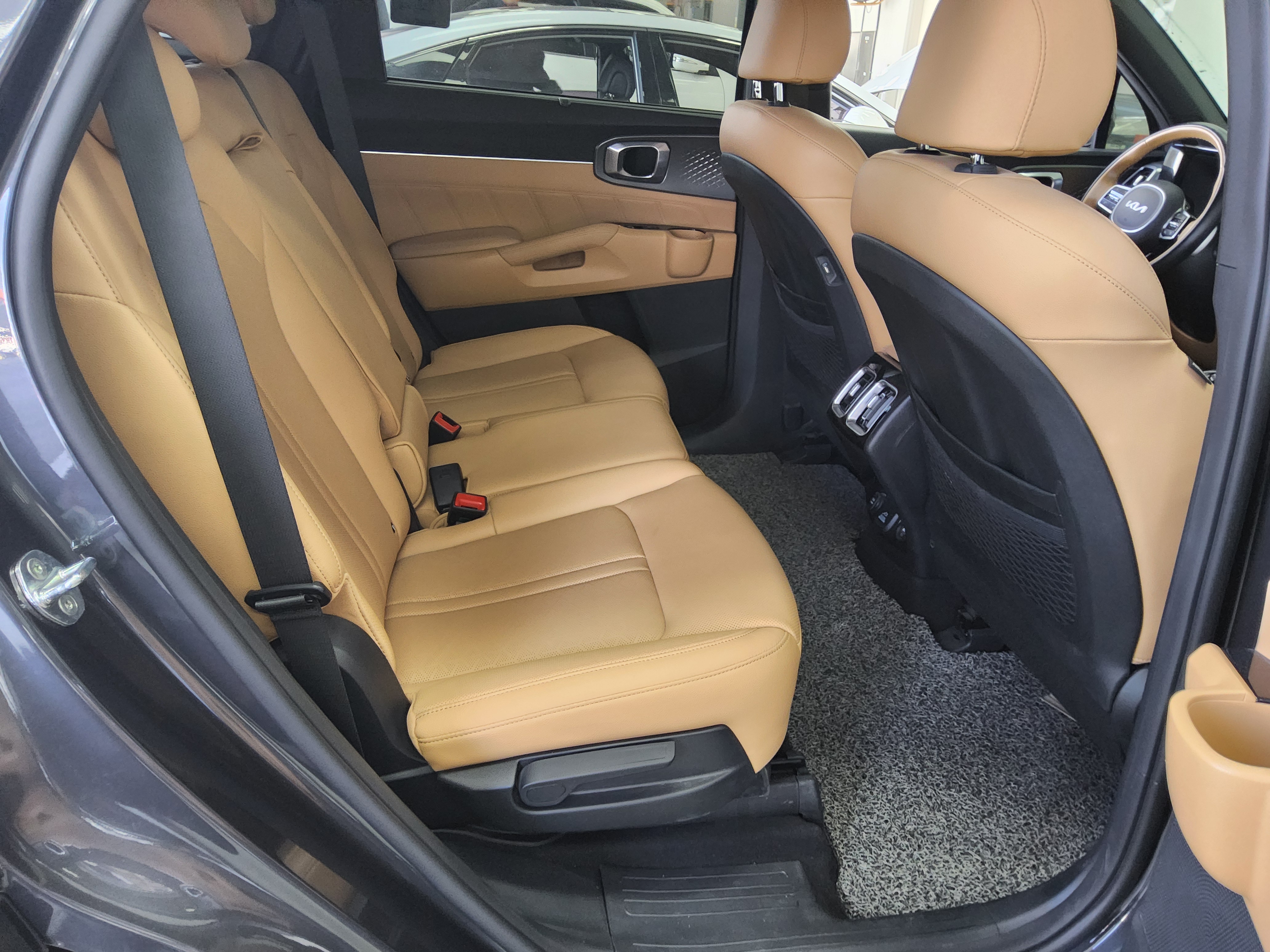 Kia Sorento (New Shape) - 12