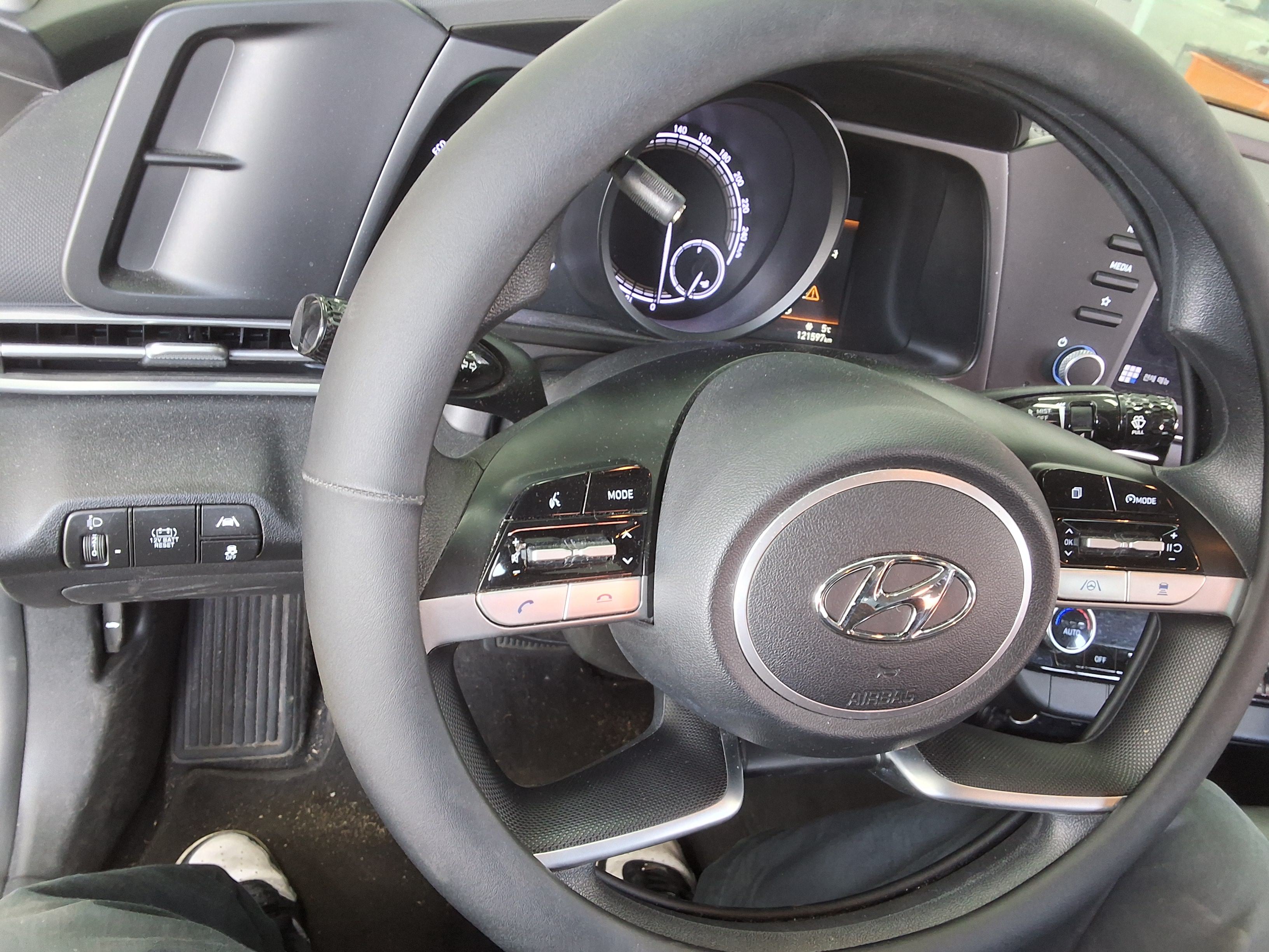 Hyundai Elantra 2023 - Image 20