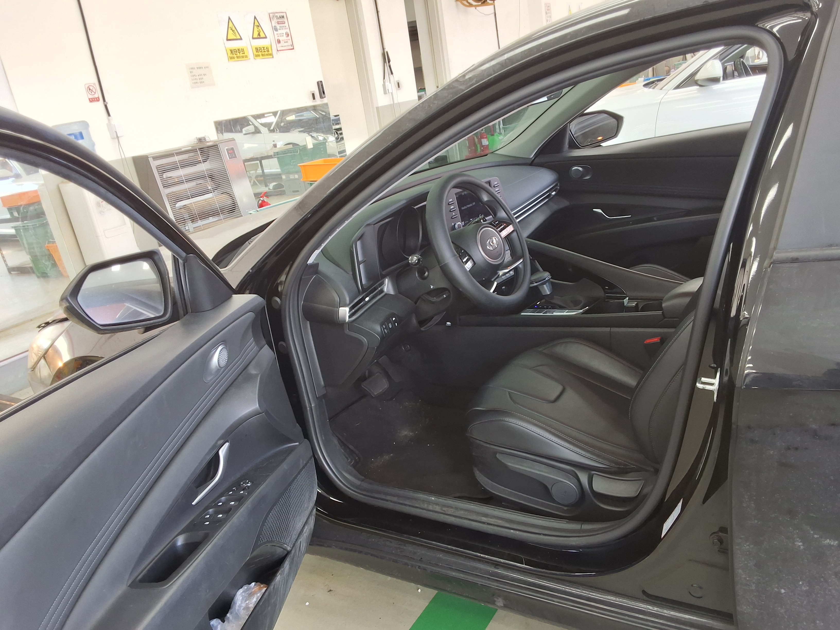 Hyundai Elantra 2023 - Image 9