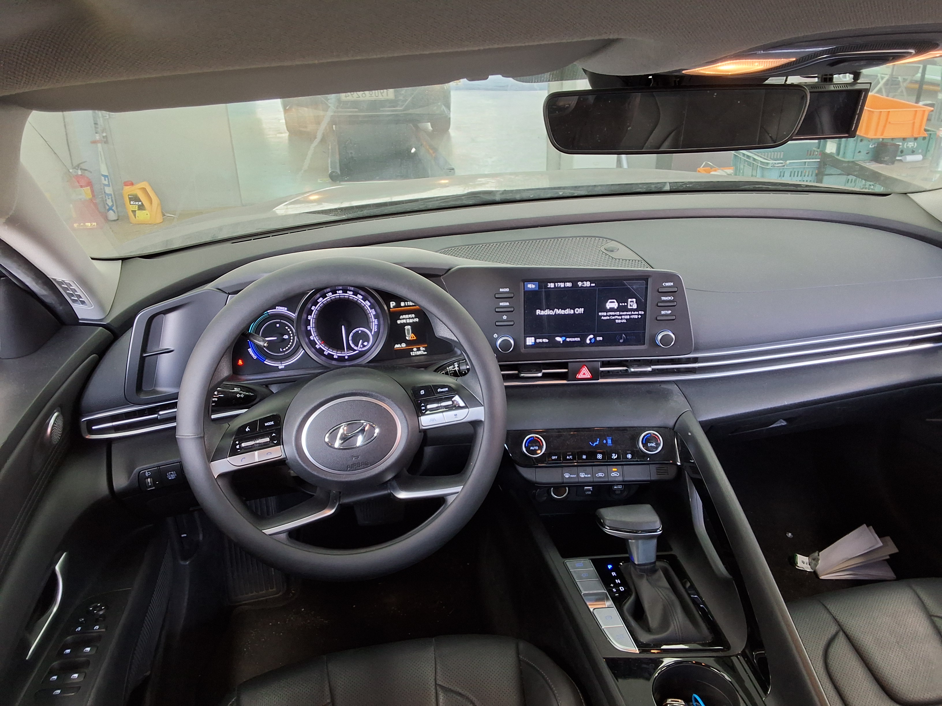 Hyundai Elantra 2023 - Image 10