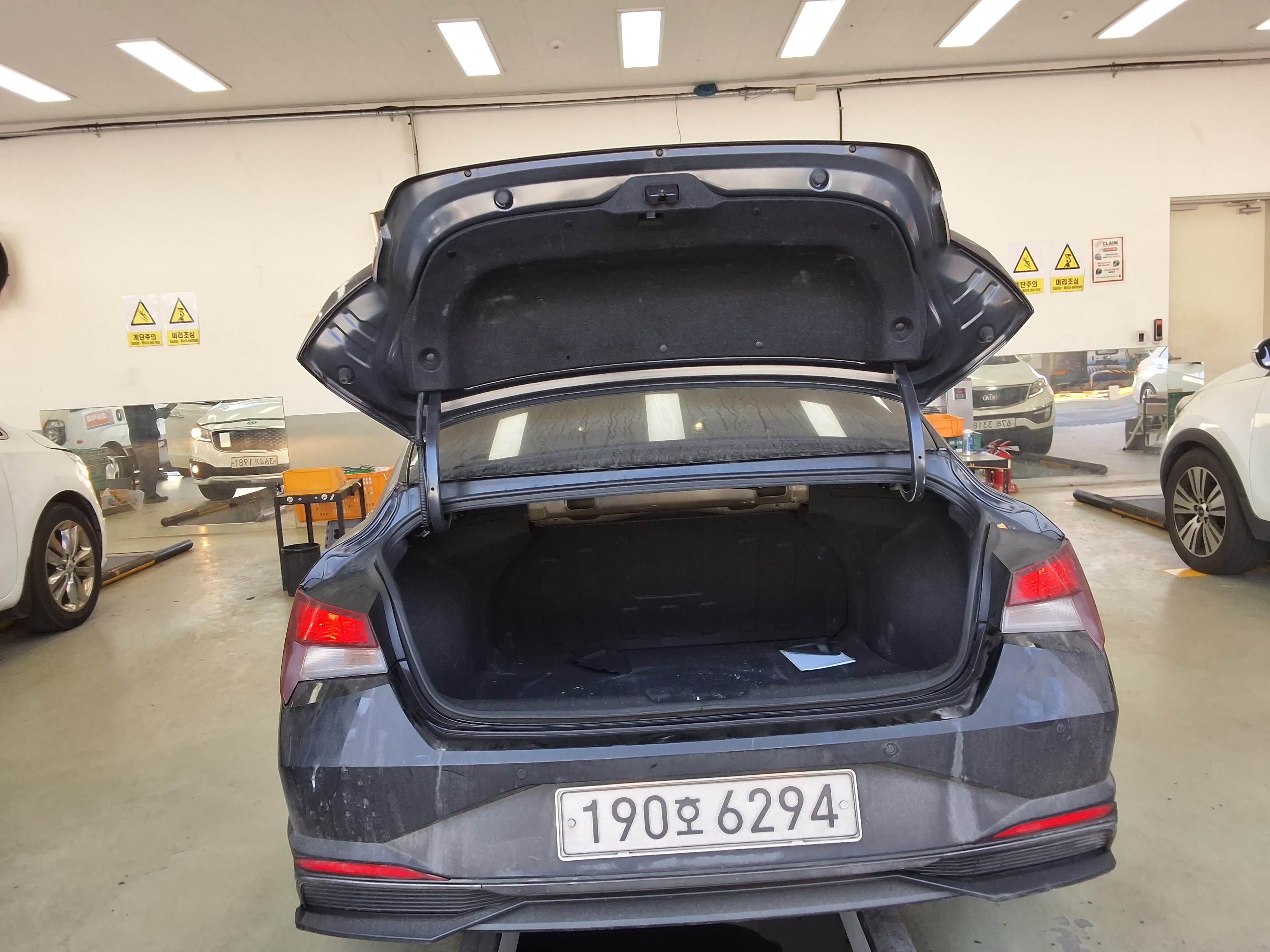 Hyundai Elantra 2023 - Image 14
