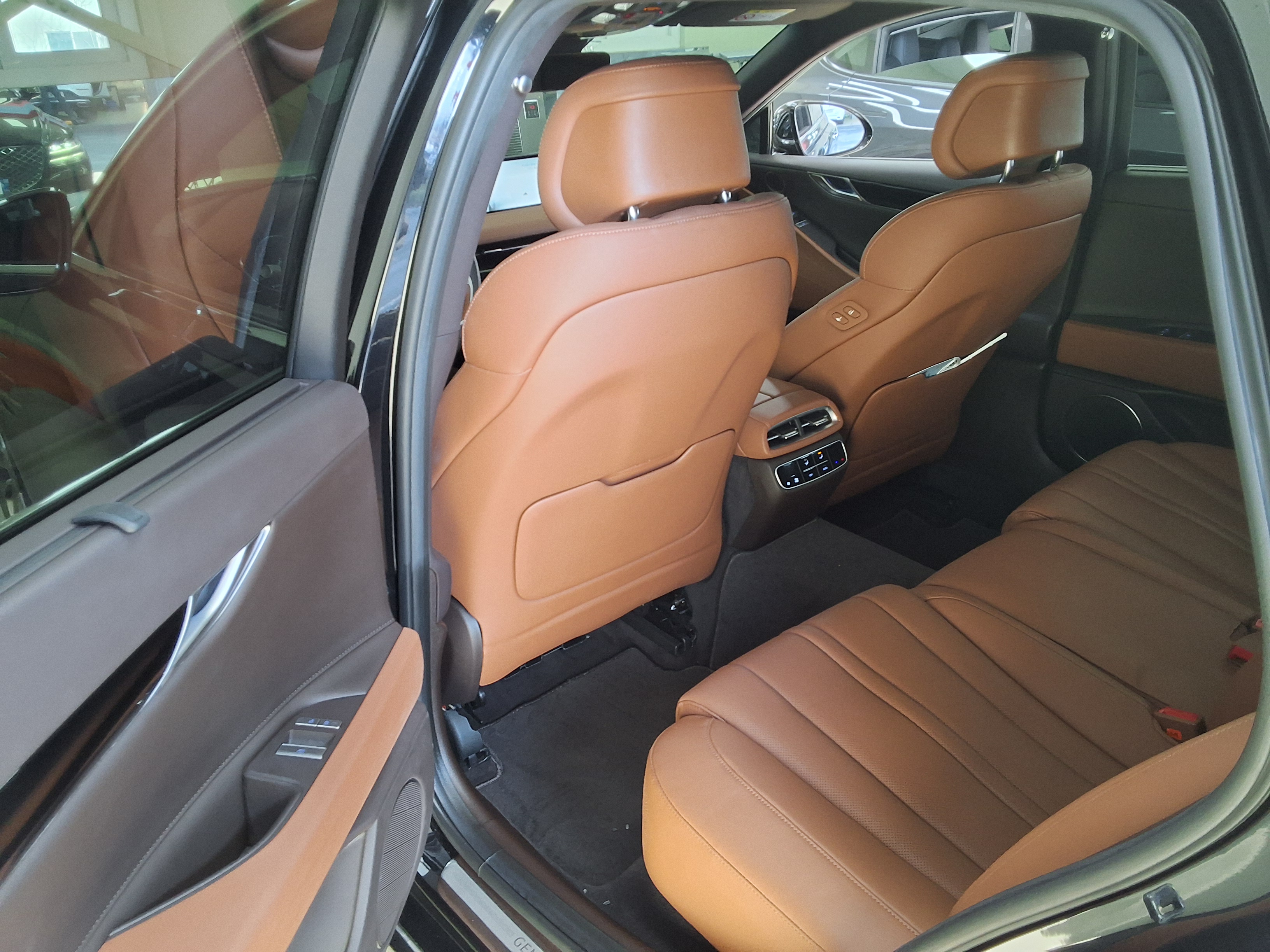 Hyundai Genesis 2022 - Image 11