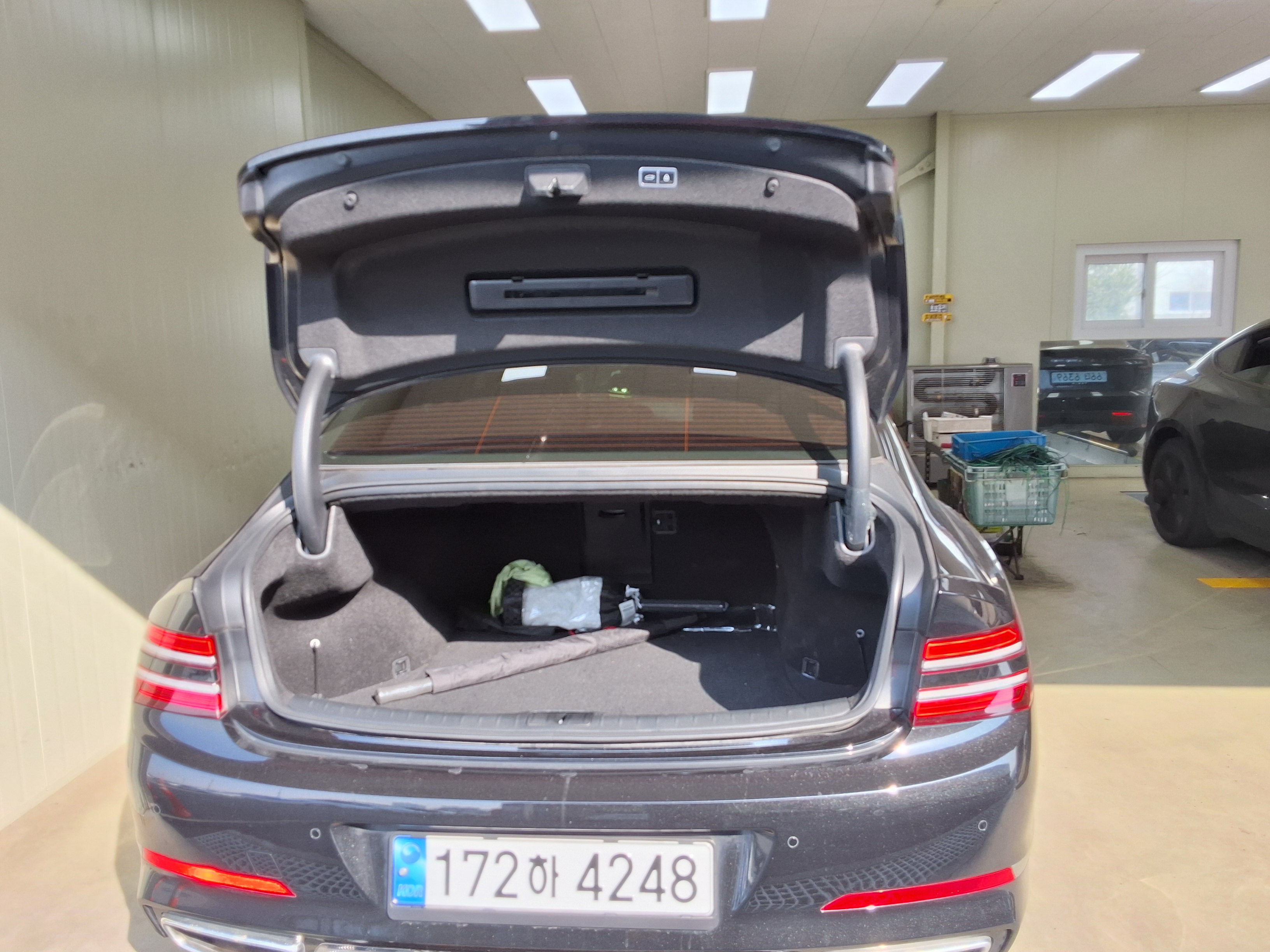 Hyundai Genesis 2022 - Image 14