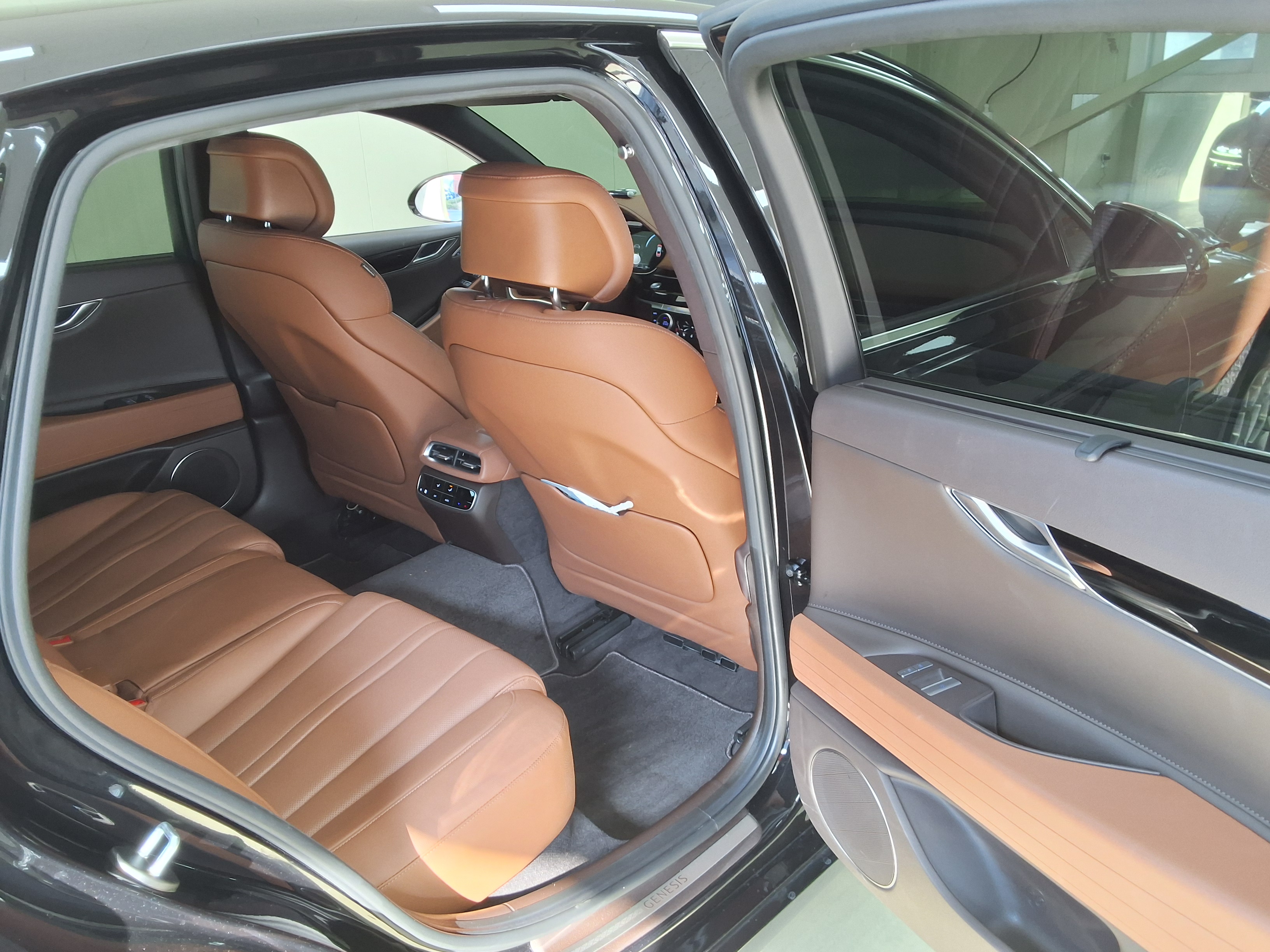 Hyundai Genesis 2022 - Image 12