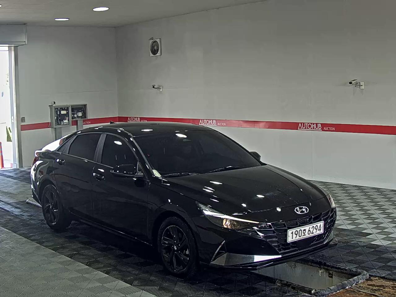 Hyundai Elantra 2023 - Image 2