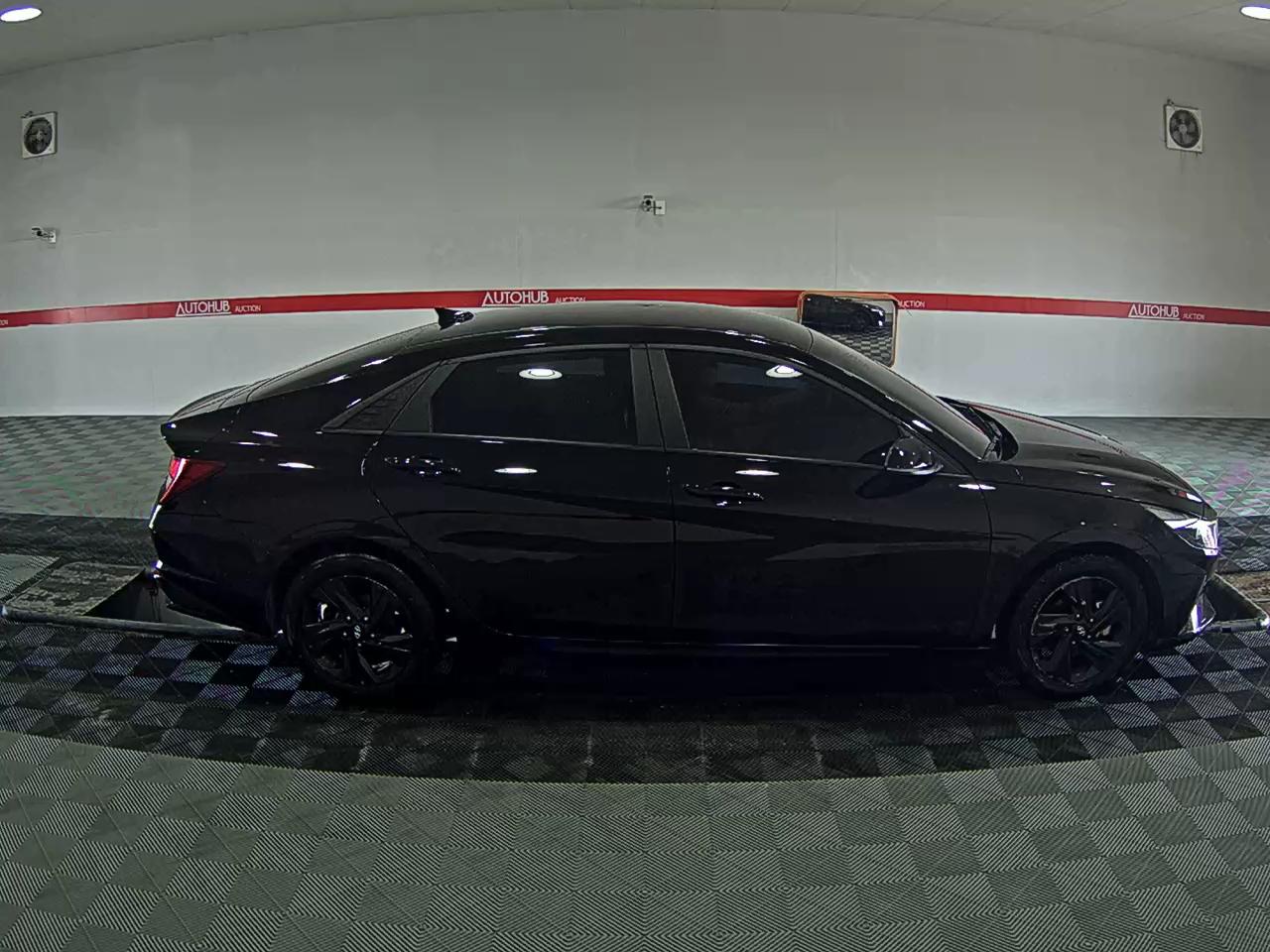 Hyundai Elantra 2023 - Image 3