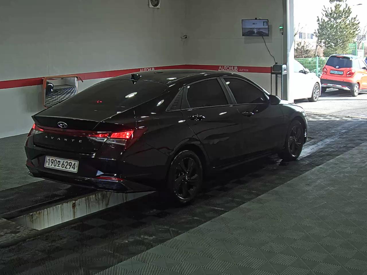 Hyundai Elantra 2023 - Image 4