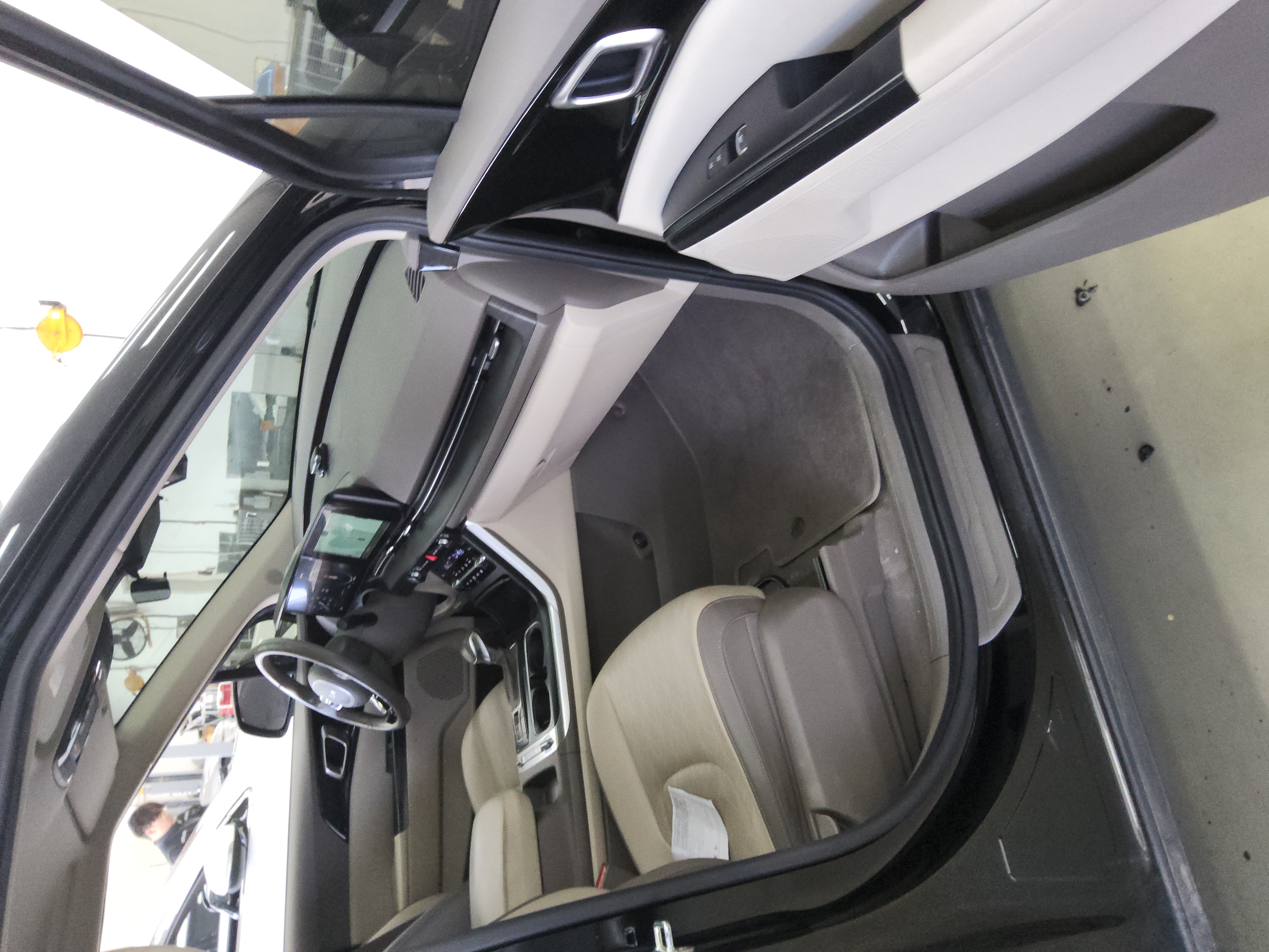 Kia Carnival 2022 - Image 13