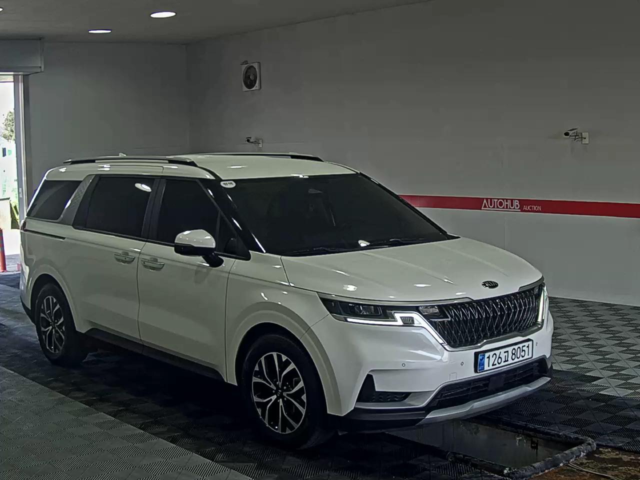 Kia Carnival 2021 - Image 2