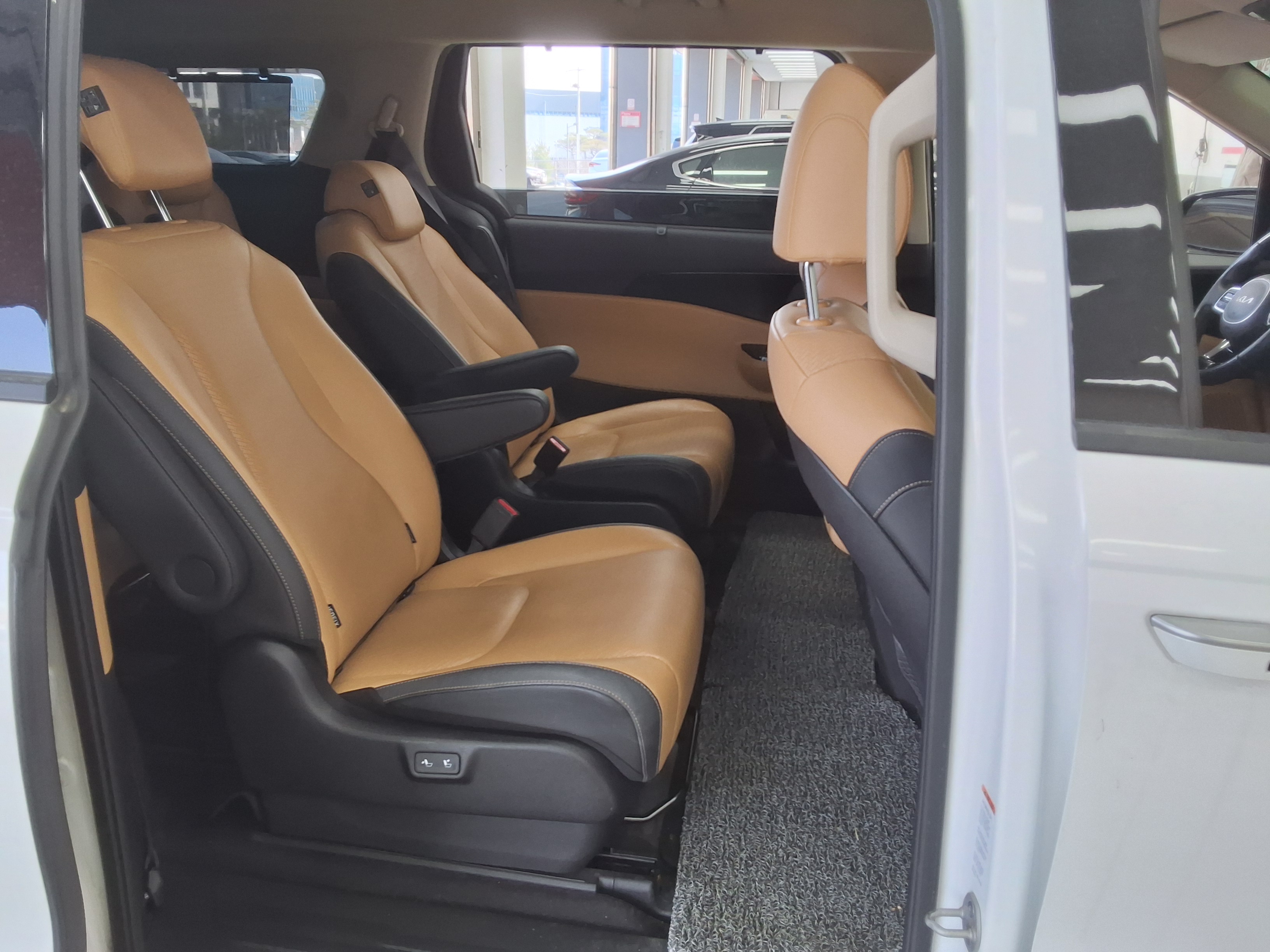 Kia Carnival 2022 - Image 12