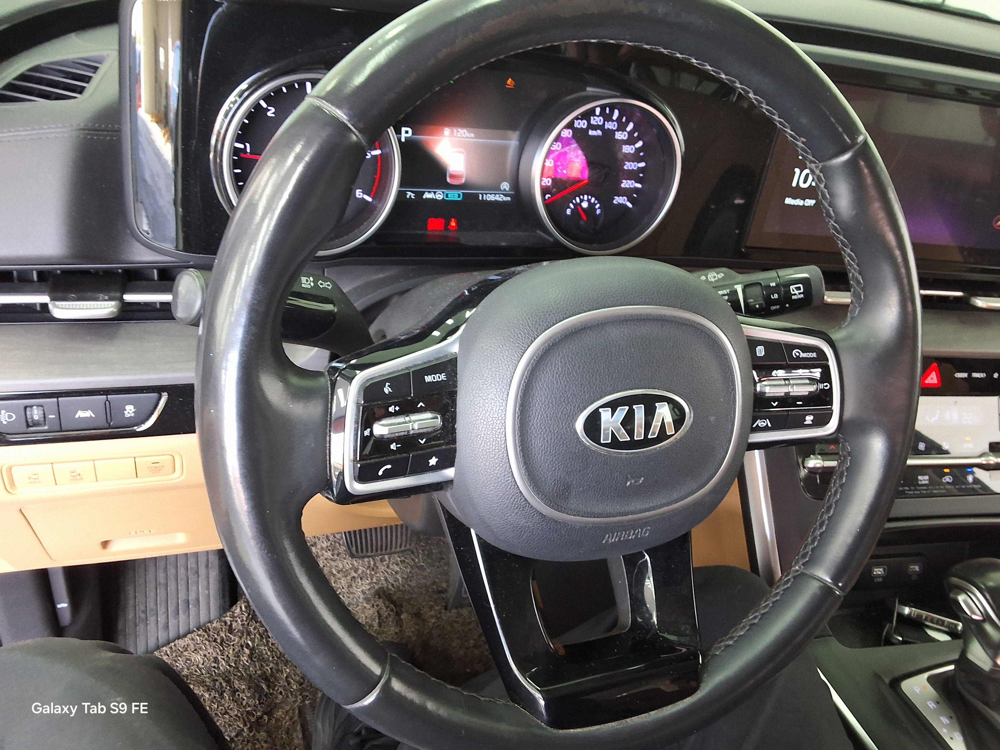 Kia Carnival - 16