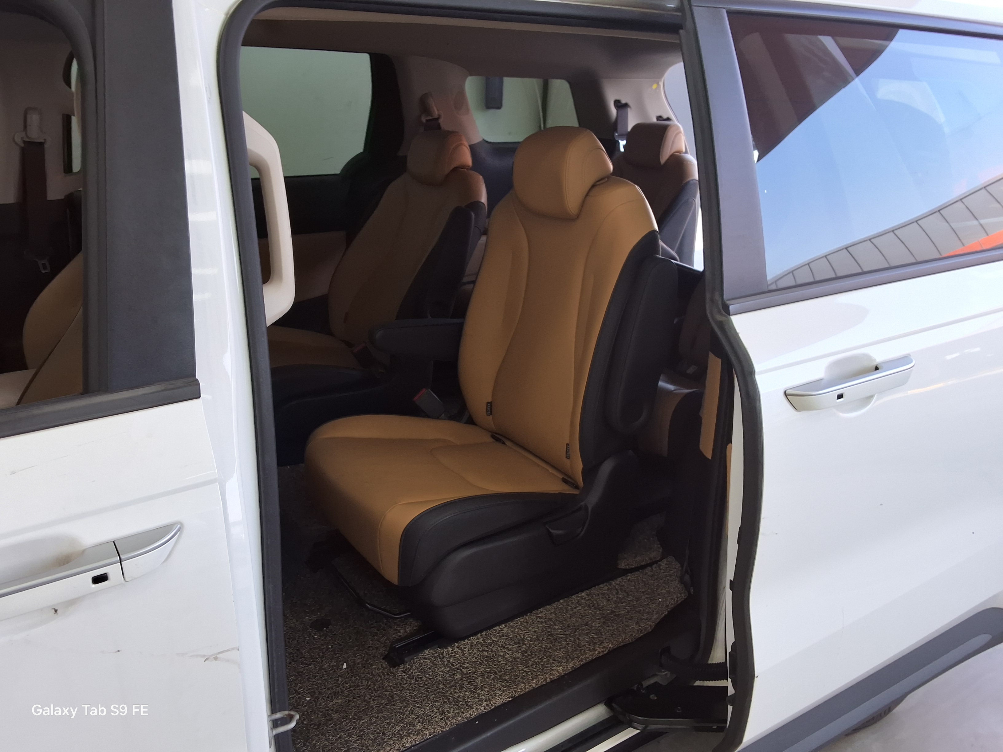 Kia Carnival - 11