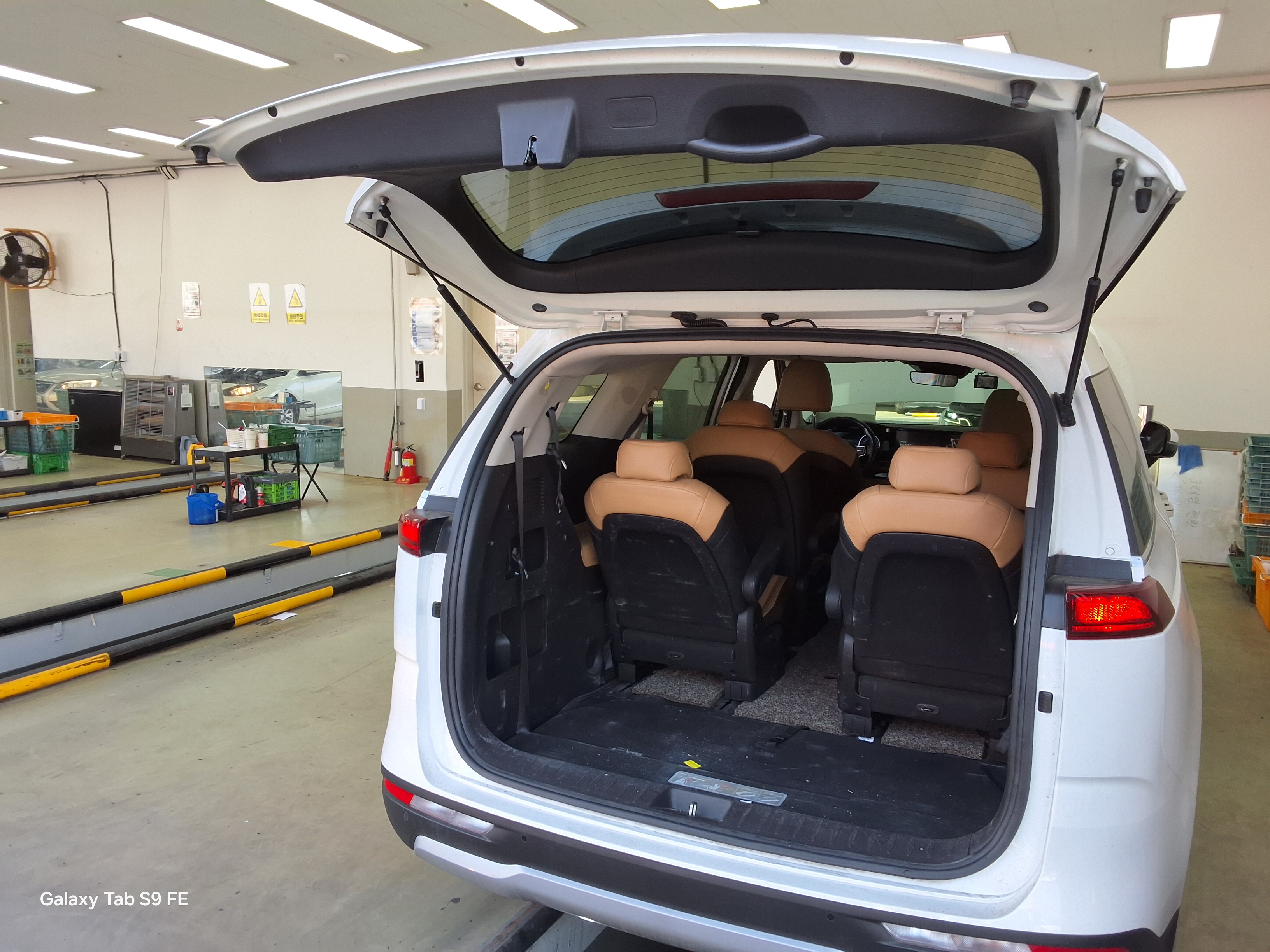 Kia Carnival - 14