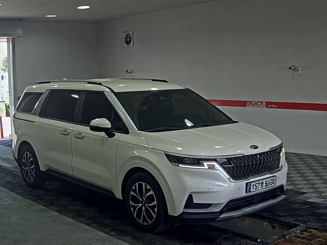 Kia Carnival - 2