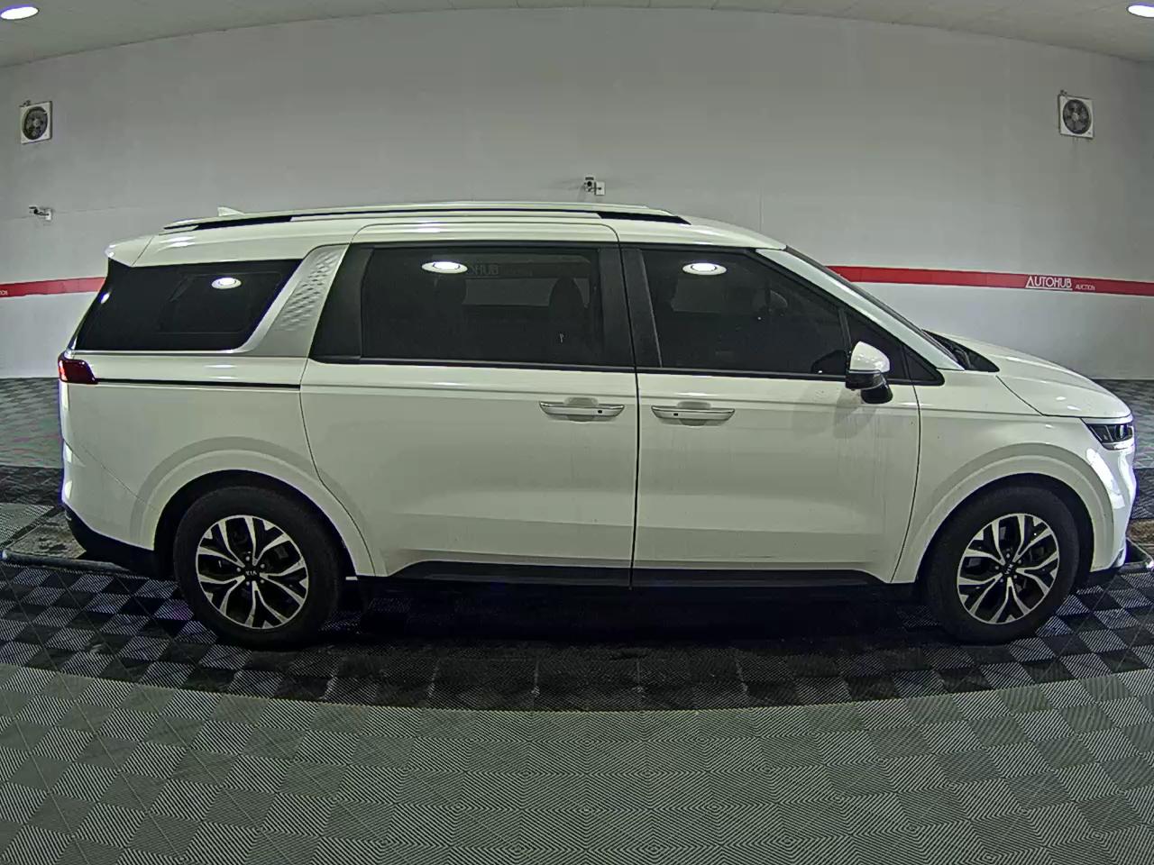 Kia Carnival - 3