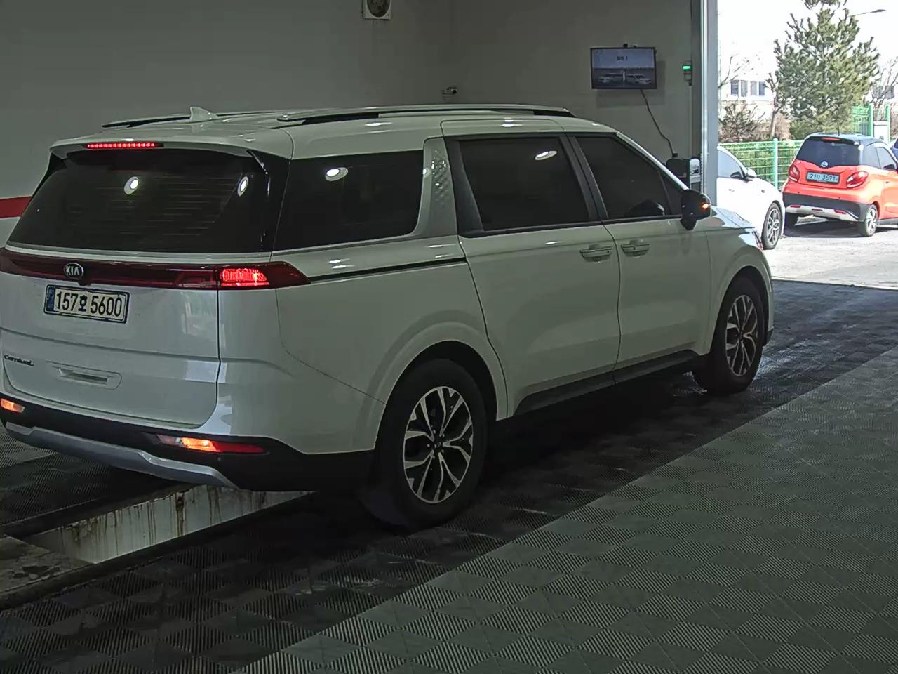 Kia Carnival - 4