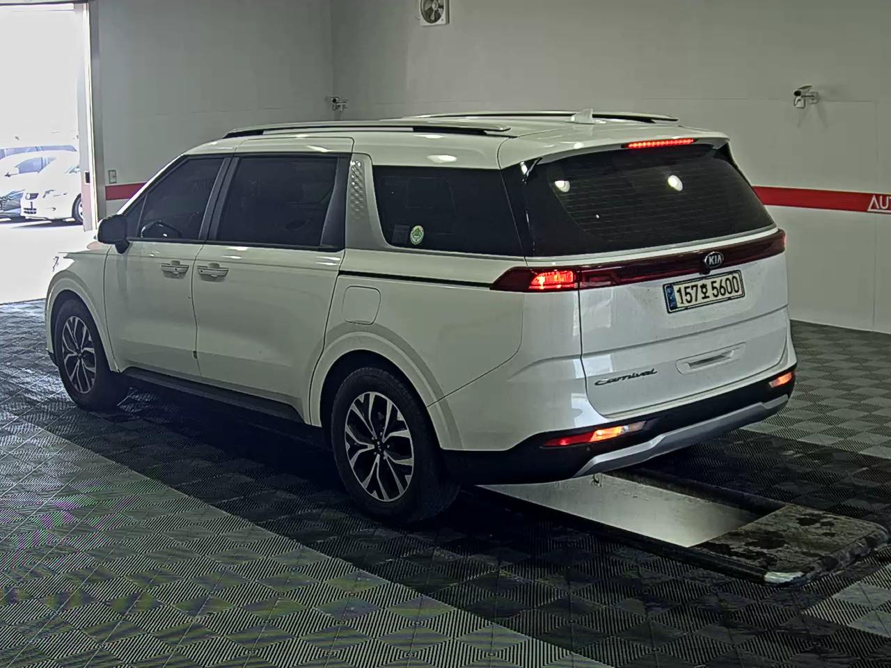 Kia Carnival - 5