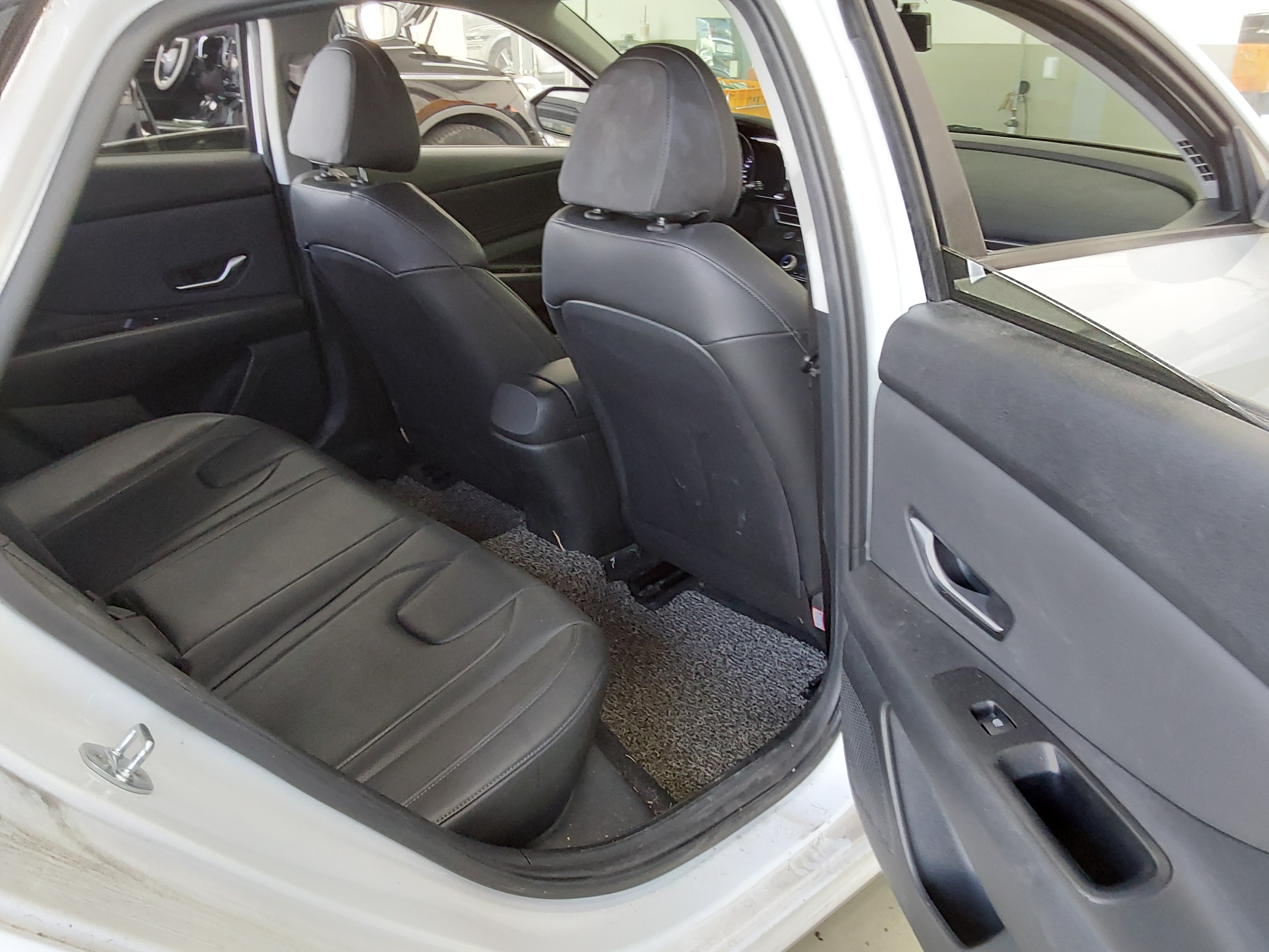 Hyundai Elantra 2022 - Image 12