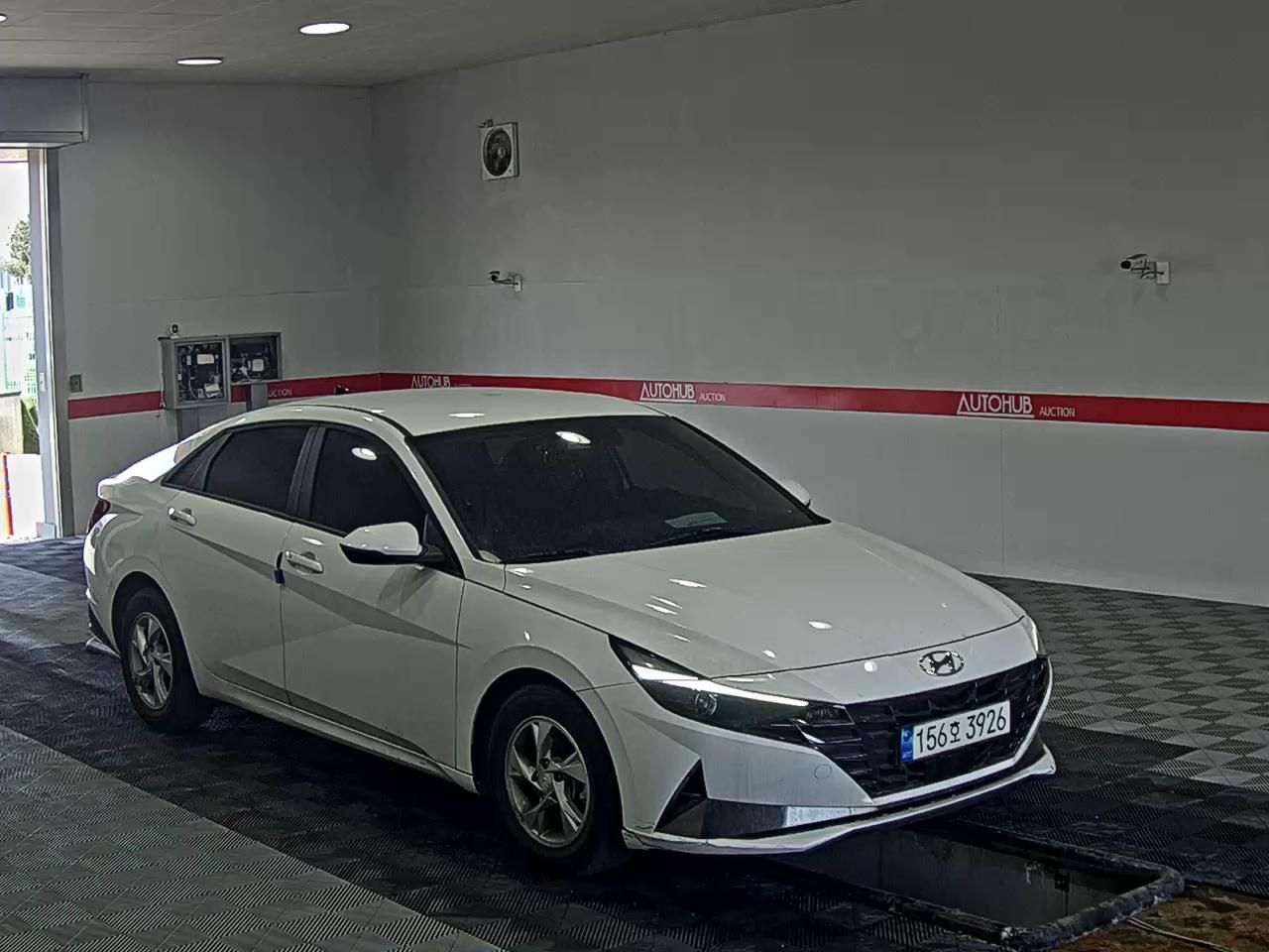 Hyundai Elantra 2022 - Image 2