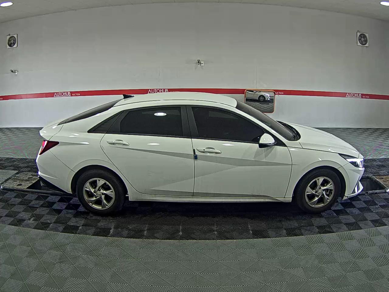 Hyundai Elantra 2022 - Image 3