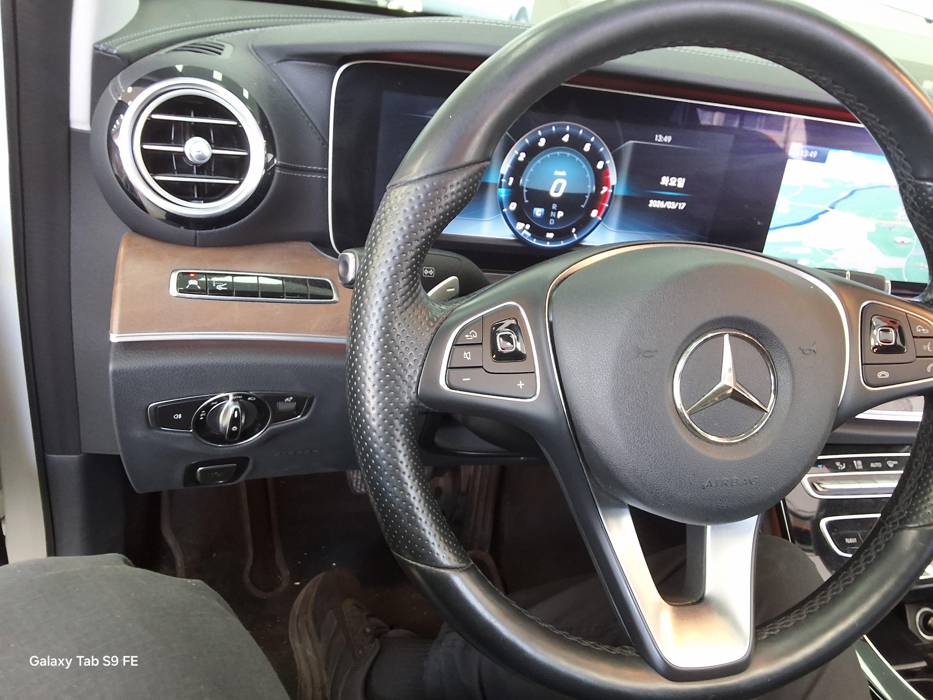 Mercedes-Benz E-Class 2018 - Image 16