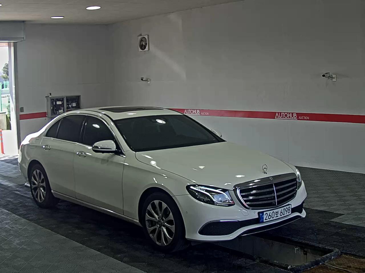 Mercedes-Benz E-Class 2018 - Image 2