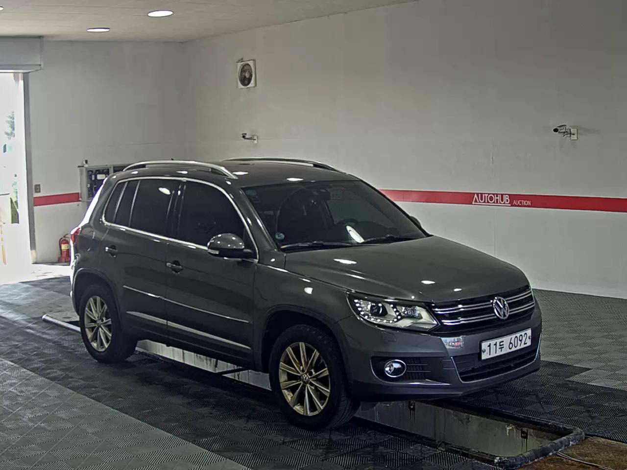 Volkswagen Tiguan 2015 - Image 2