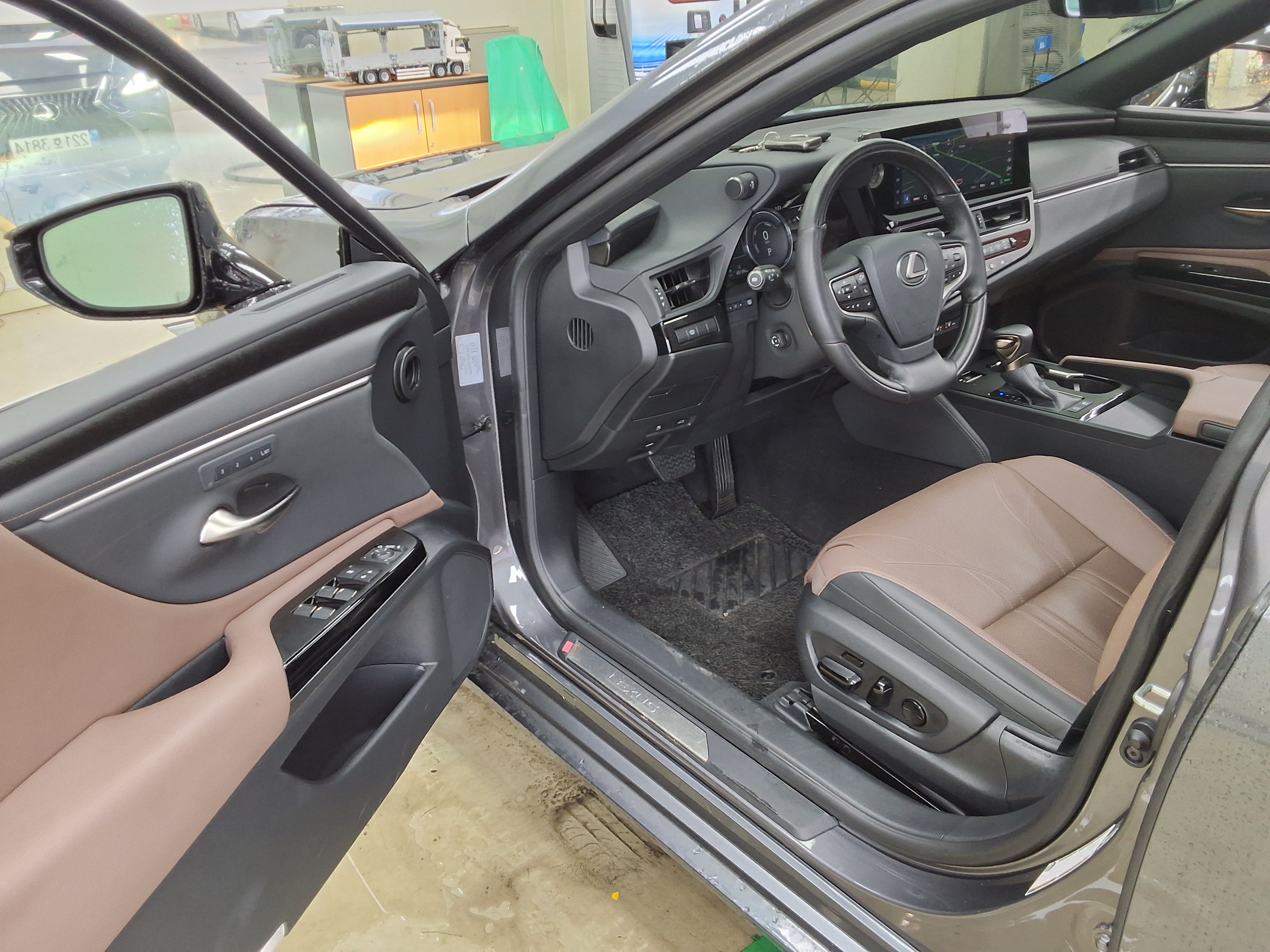 Lexus ES - 9