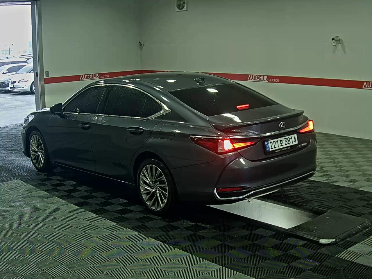Lexus ES - 5