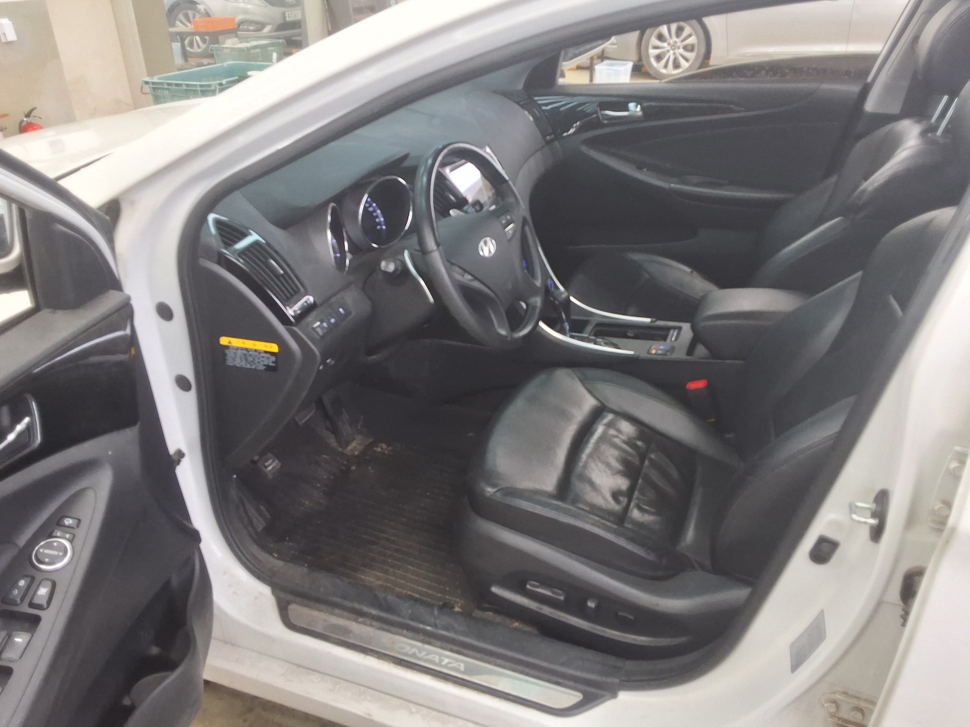 Hyundai YF Sonata - 9