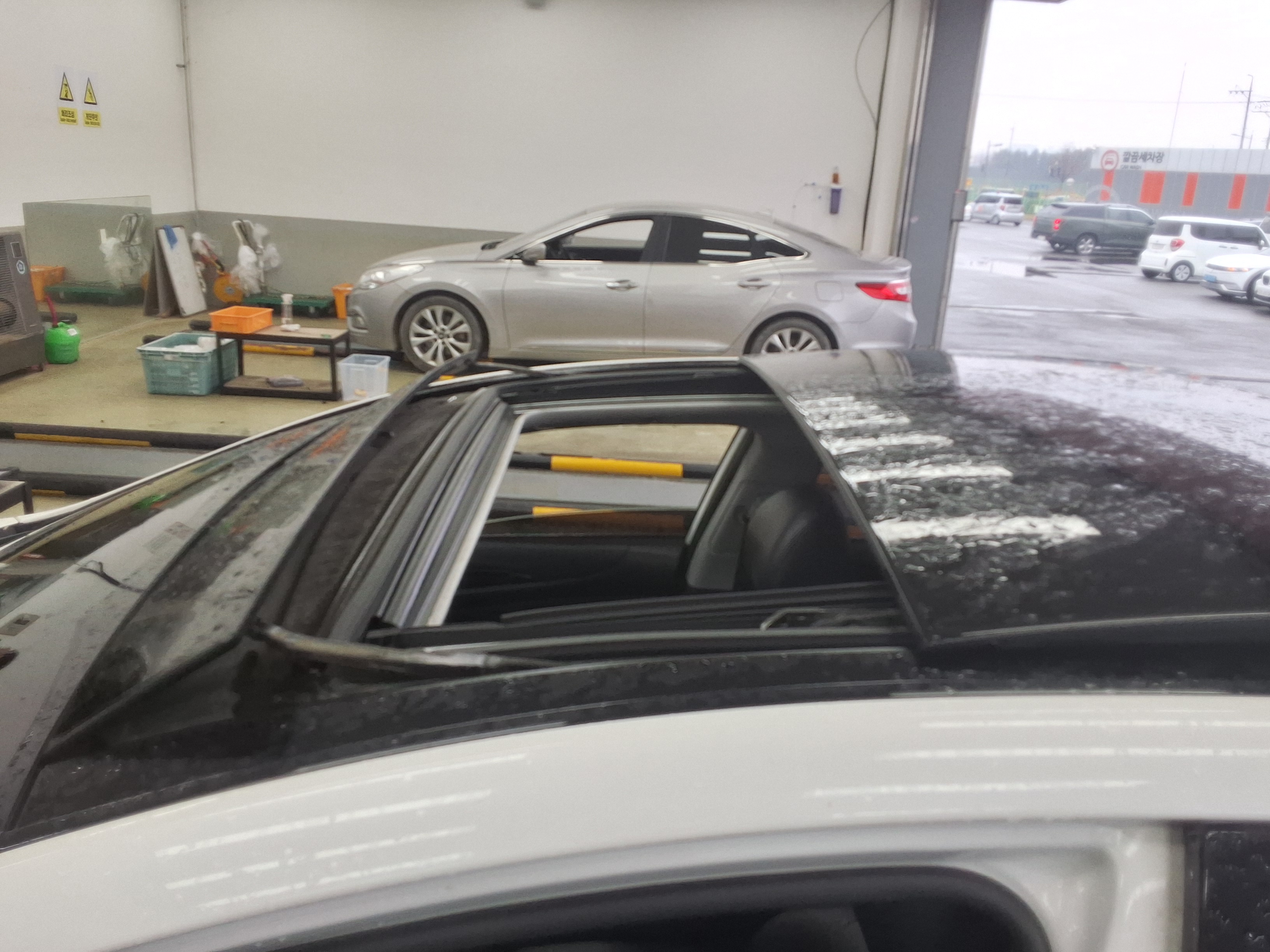 Hyundai YF Sonata - 18