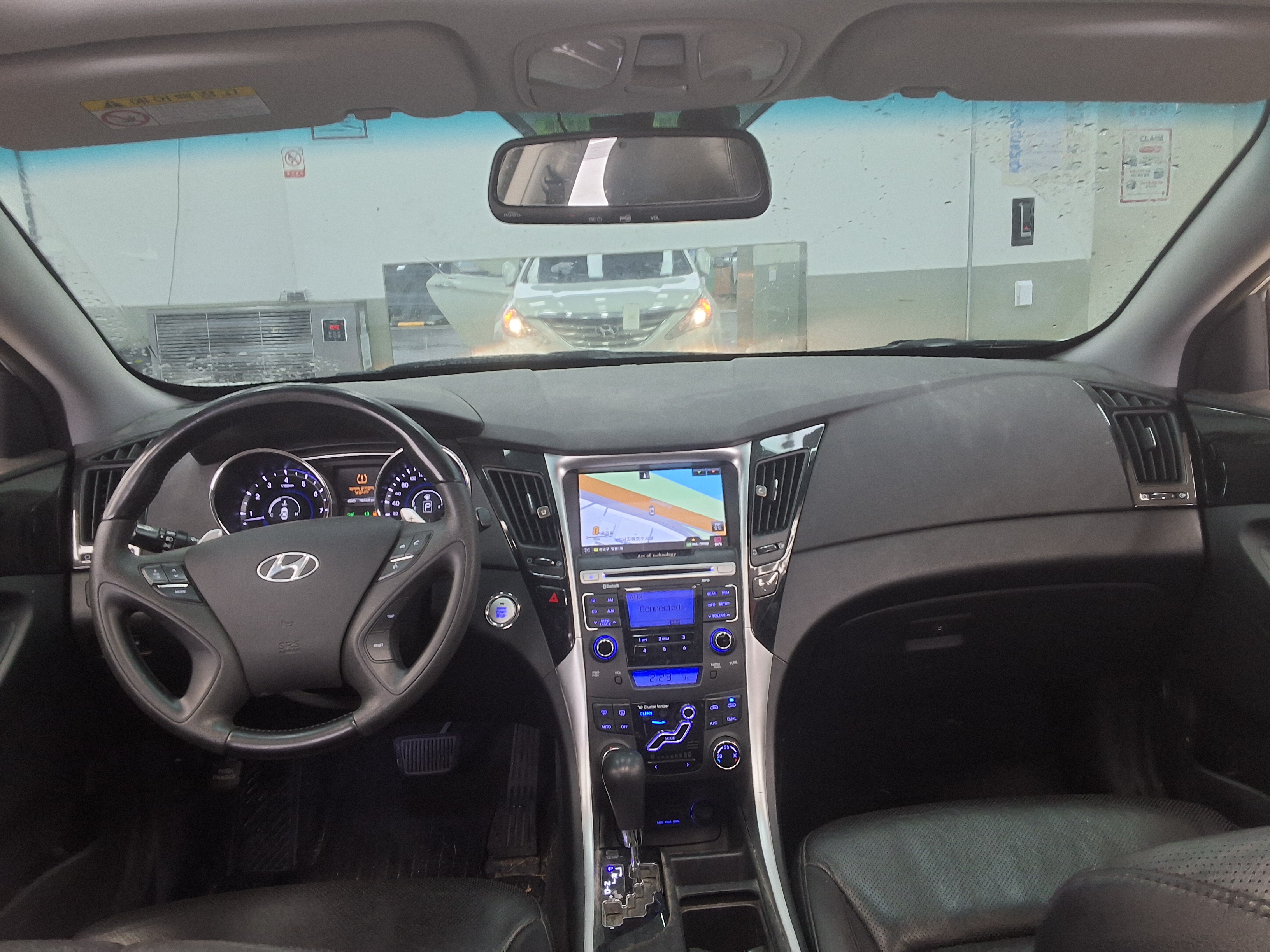 Hyundai YF Sonata - 10