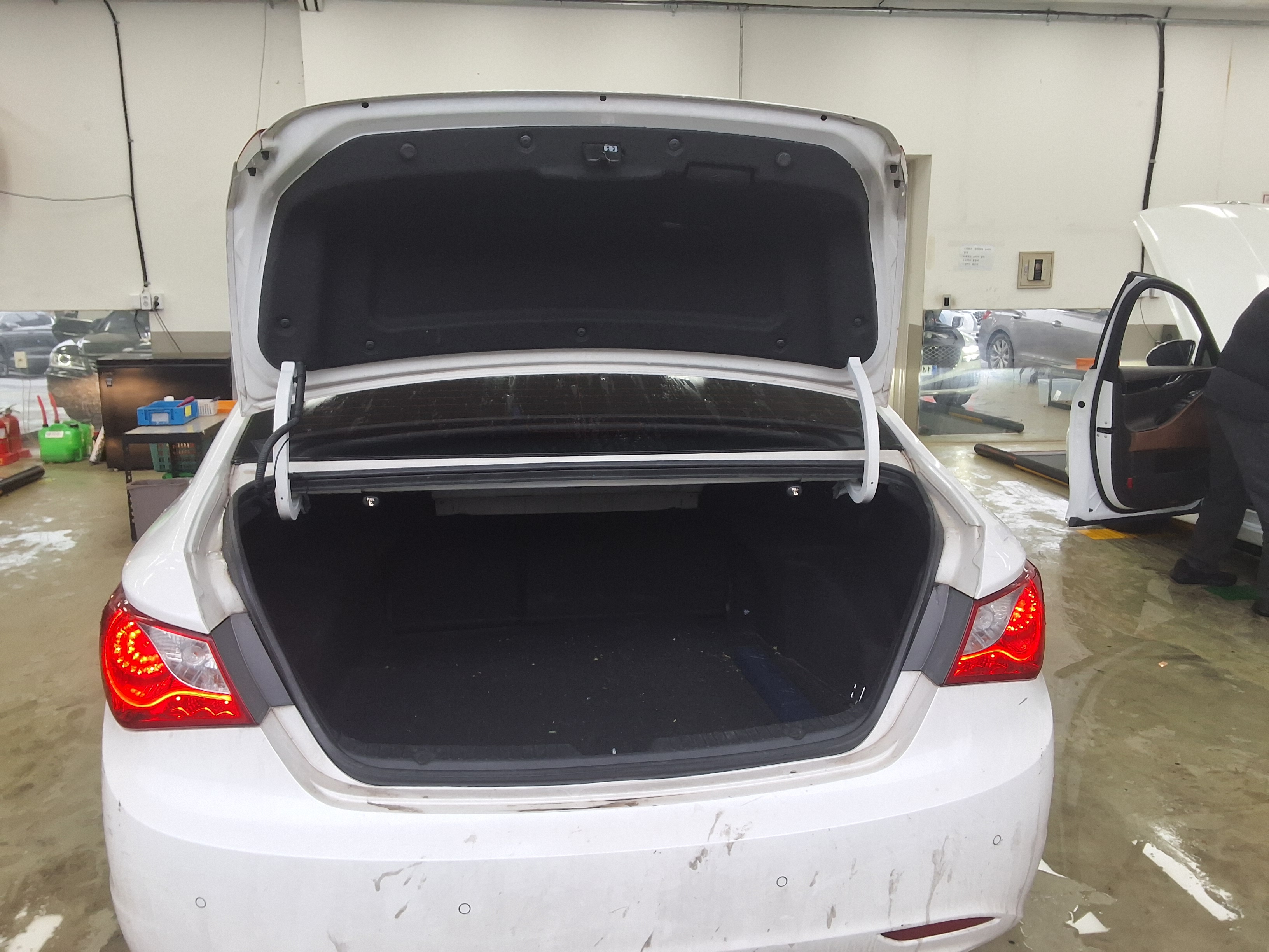 Hyundai YF Sonata - 14