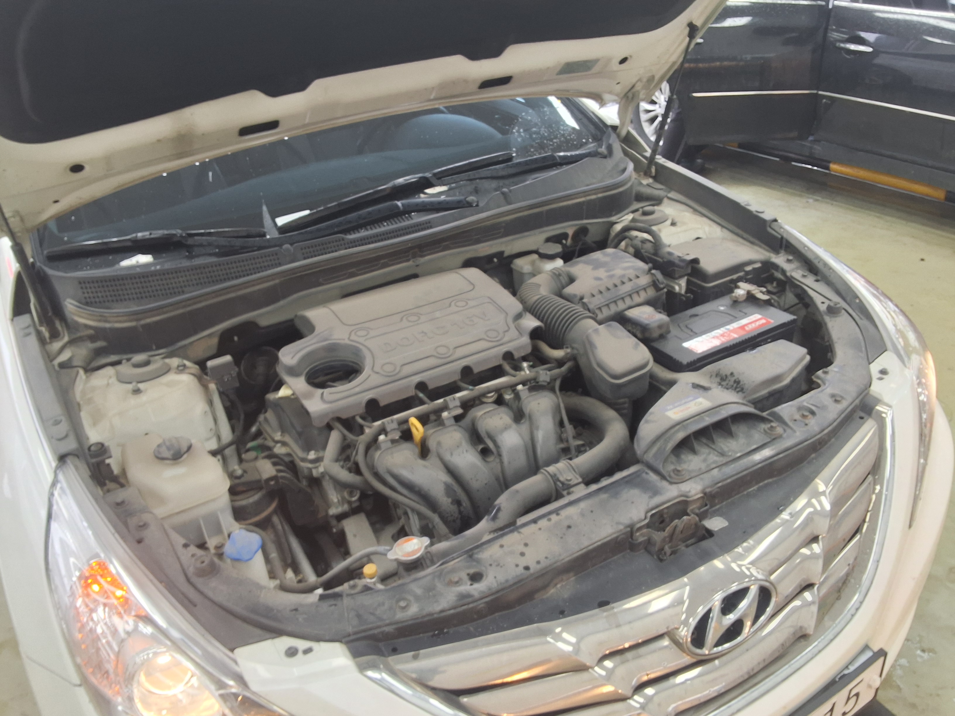 Hyundai YF Sonata - 19