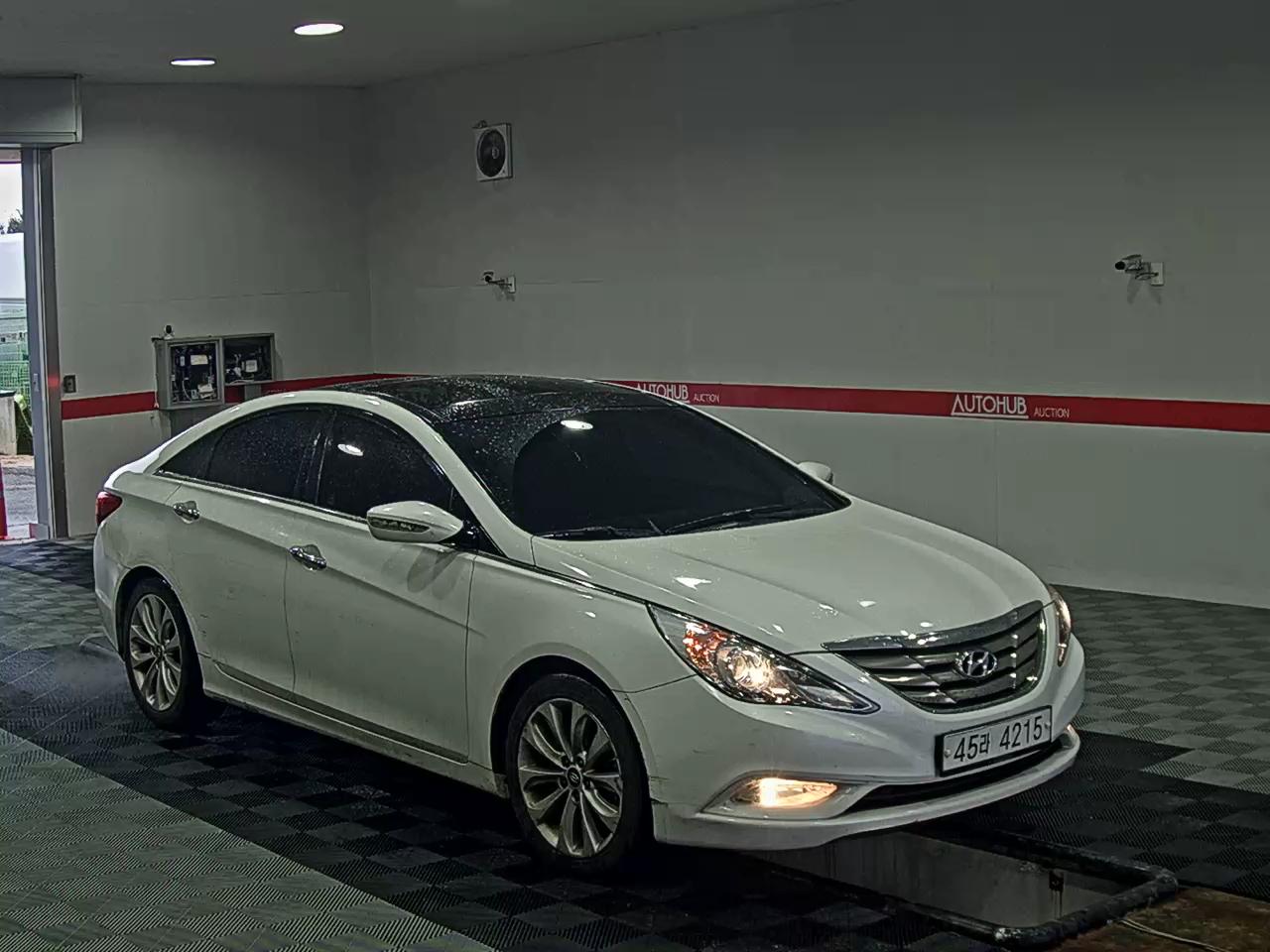 Hyundai YF Sonata - 2