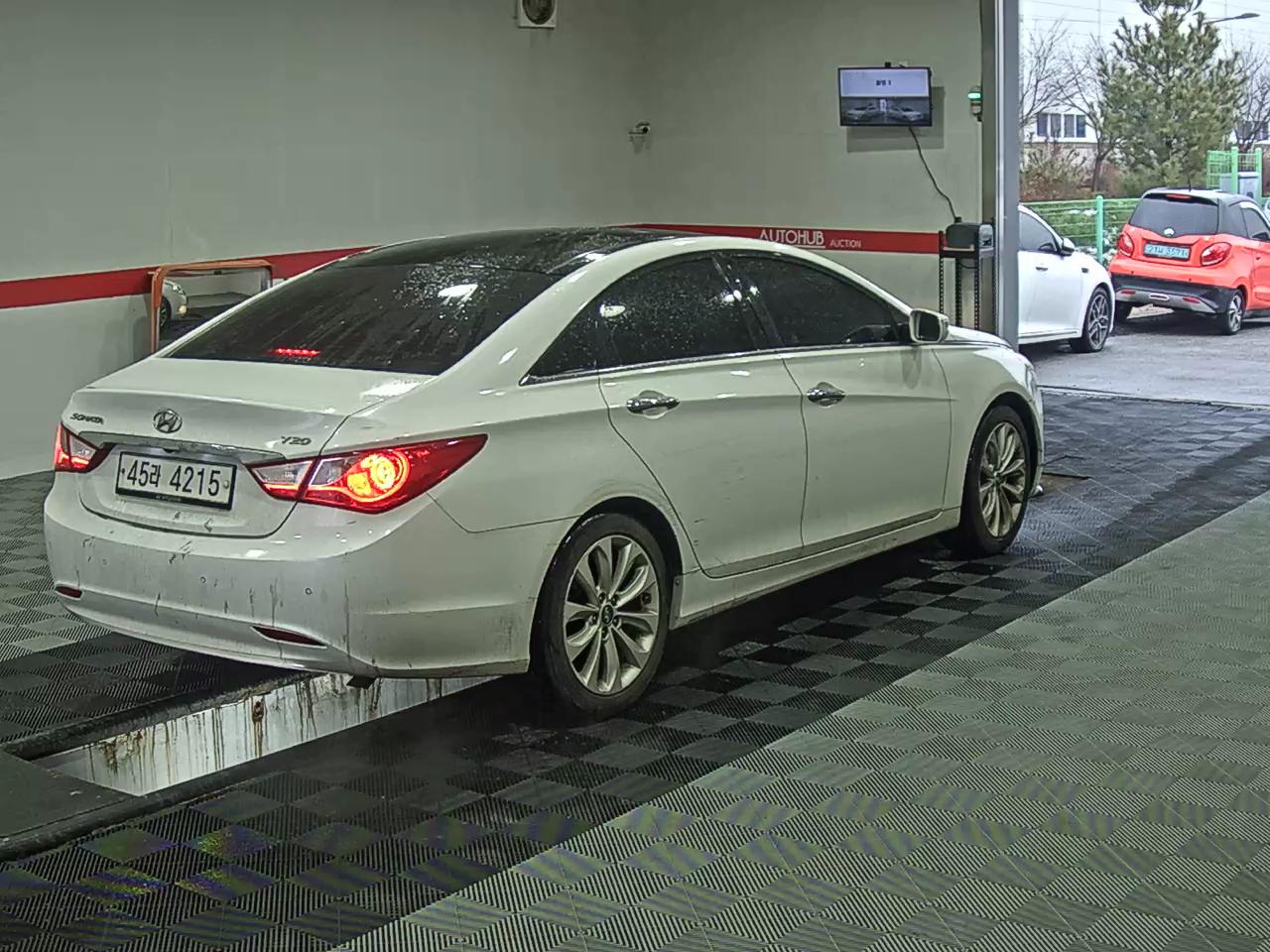 Hyundai YF Sonata - 4