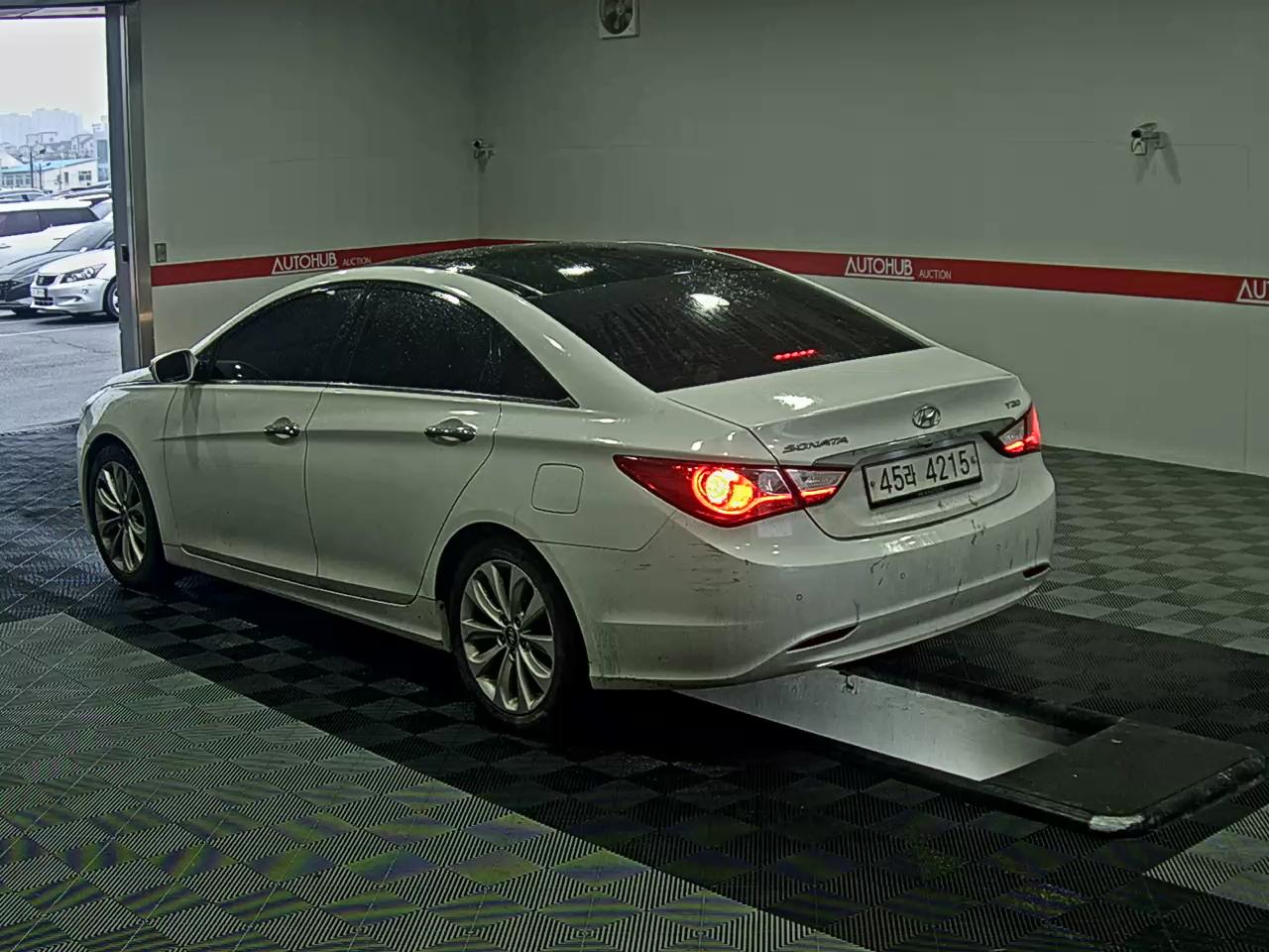 Hyundai YF Sonata - 5
