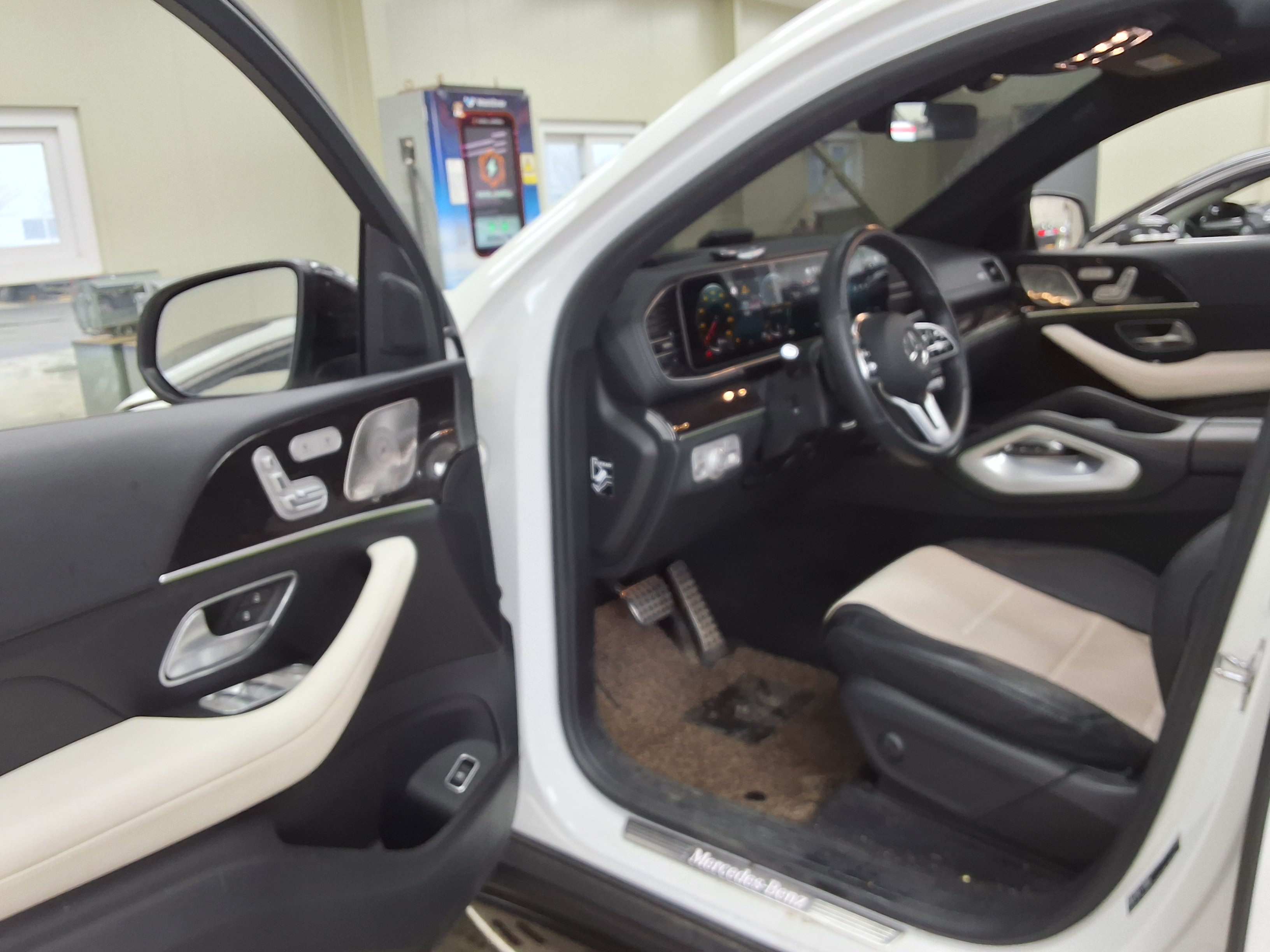 Mercedes-Benz GLE-Class 2022 - Image 10