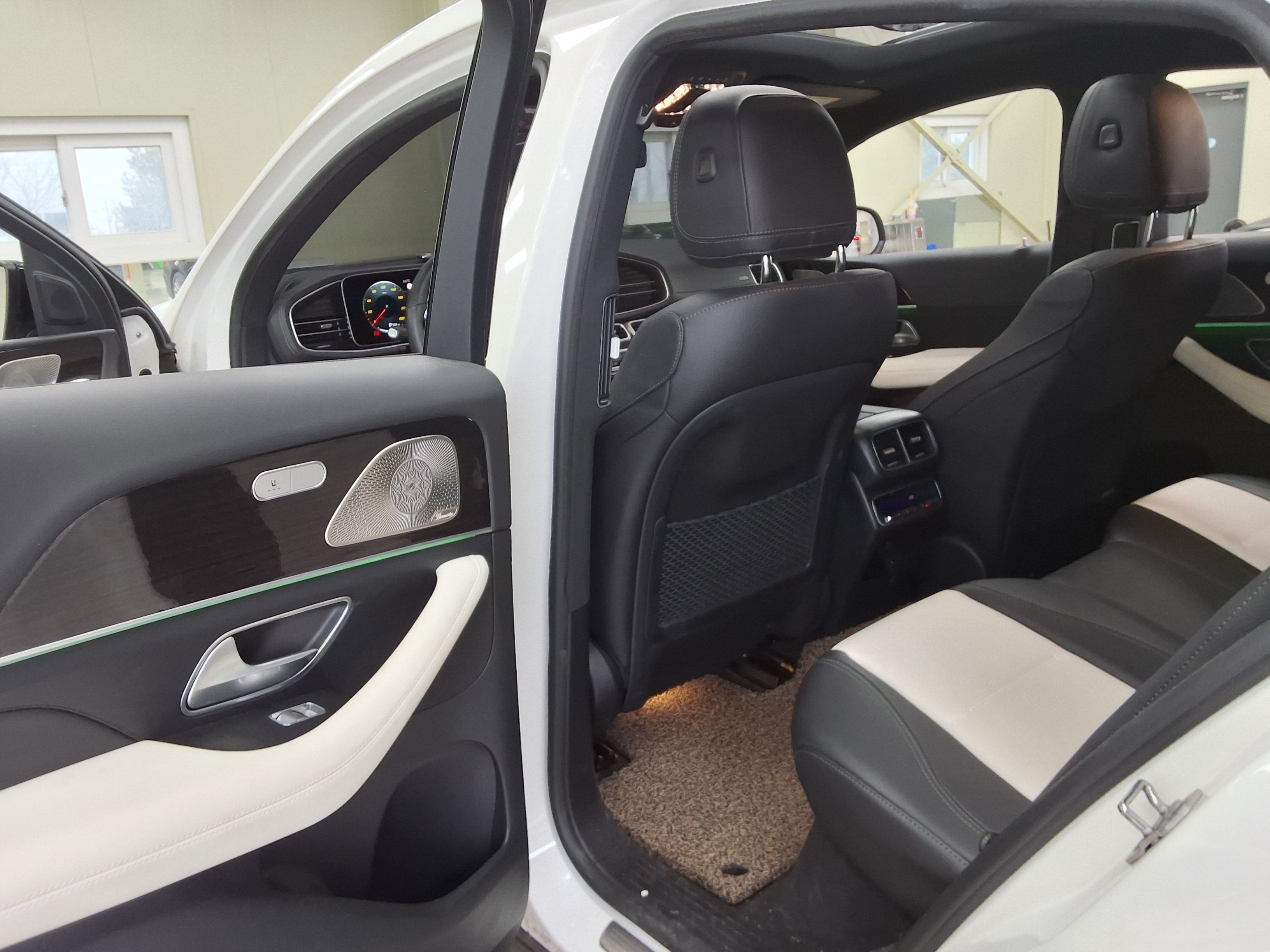 Mercedes-Benz GLE-Class 2022 - Image 12