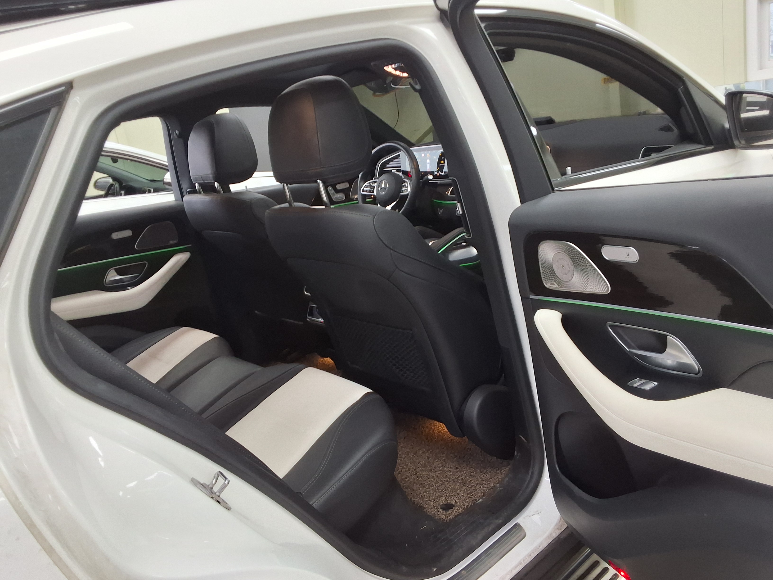 Mercedes-Benz GLE-Class 2022 - Image 13